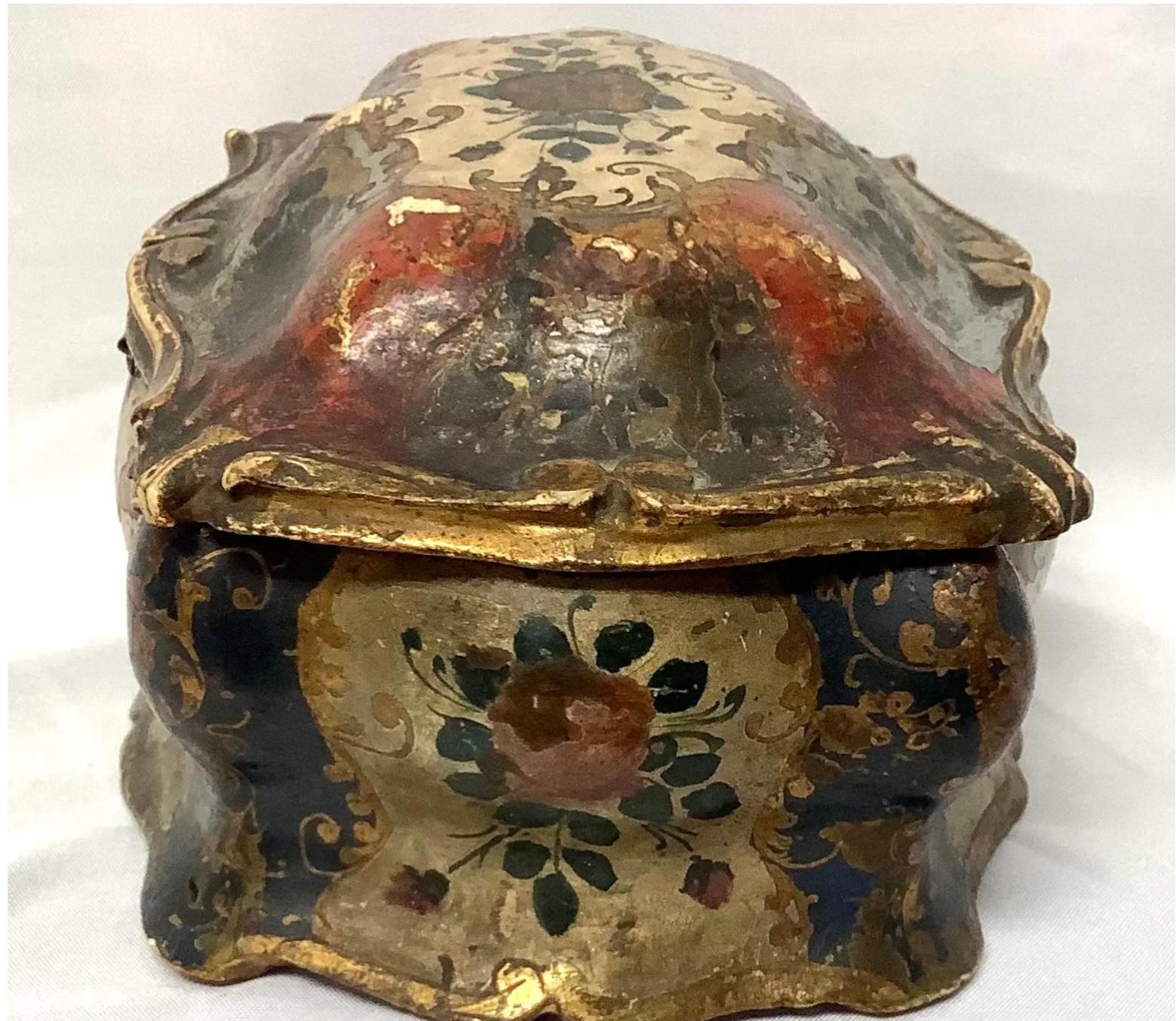 Antique Florentine painted and gilded trinket box, made in Italy marked on bottom. 

Dimensions:
6.5