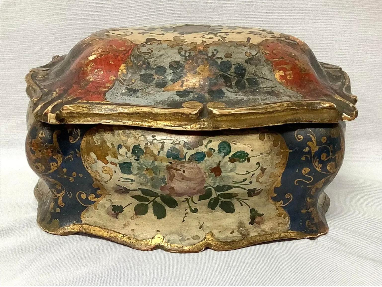 19th Century Italian Gilt Wood Painted Trinket Box For Sale 3