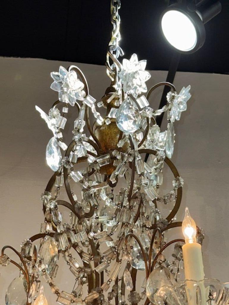 Lustre italien du 19e siècle en bois doré et cristal perlé Bon état - En vente à Dallas, TX
