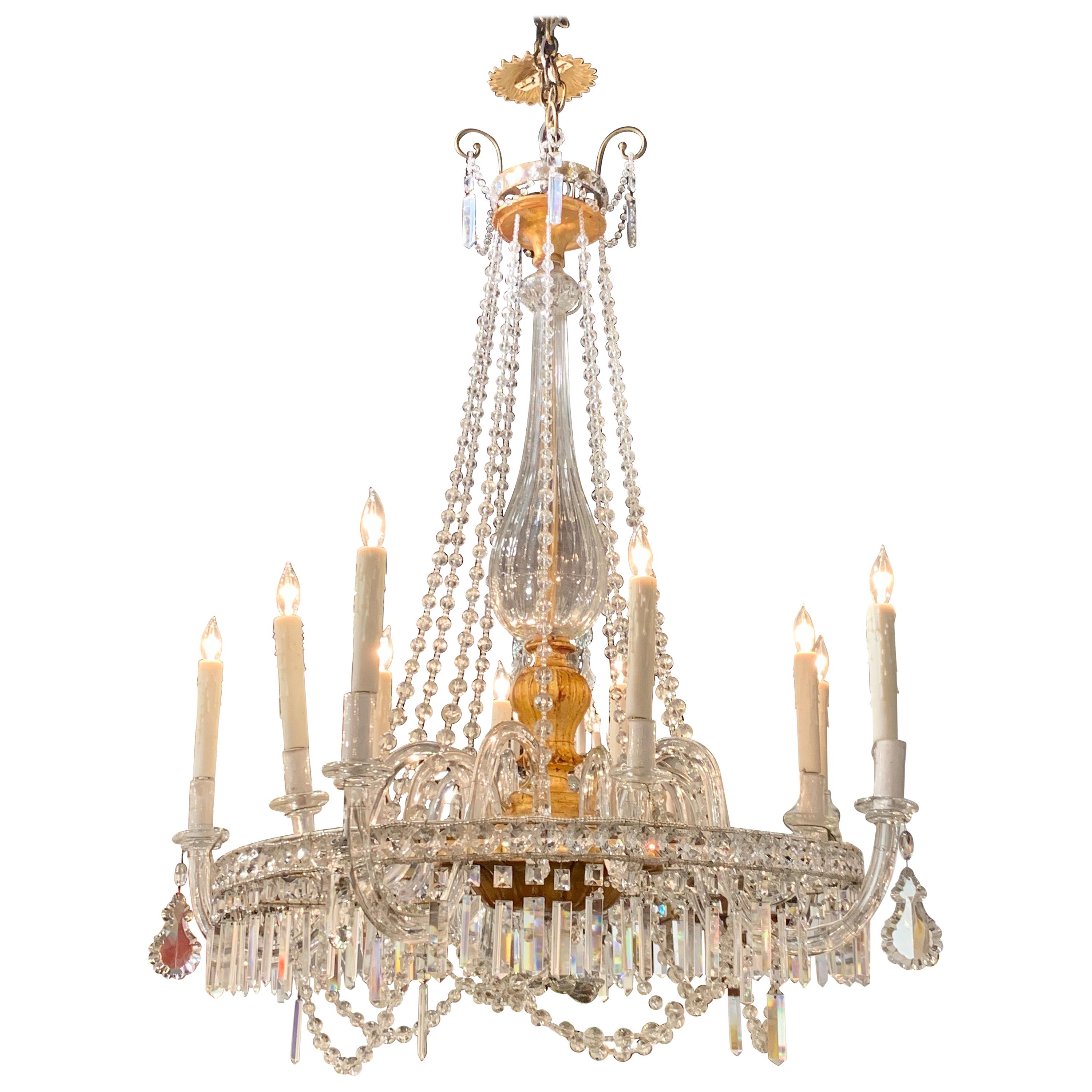 Lustre à 10 éclairages en bois doré et cristal italien du 19ème siècle