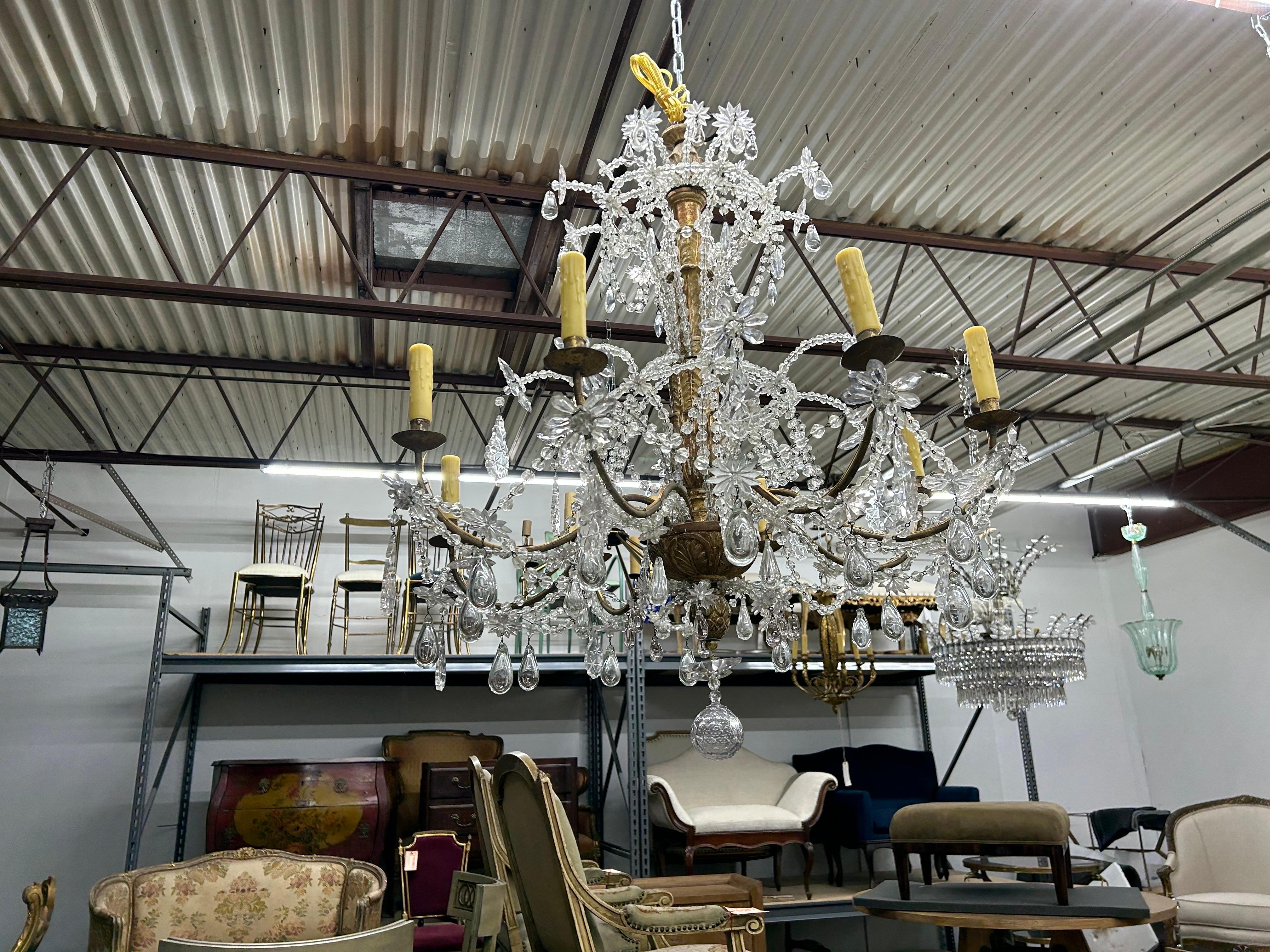 19th Century Italian Giltwood And Crystal Genovese Chandelier For Sale 1