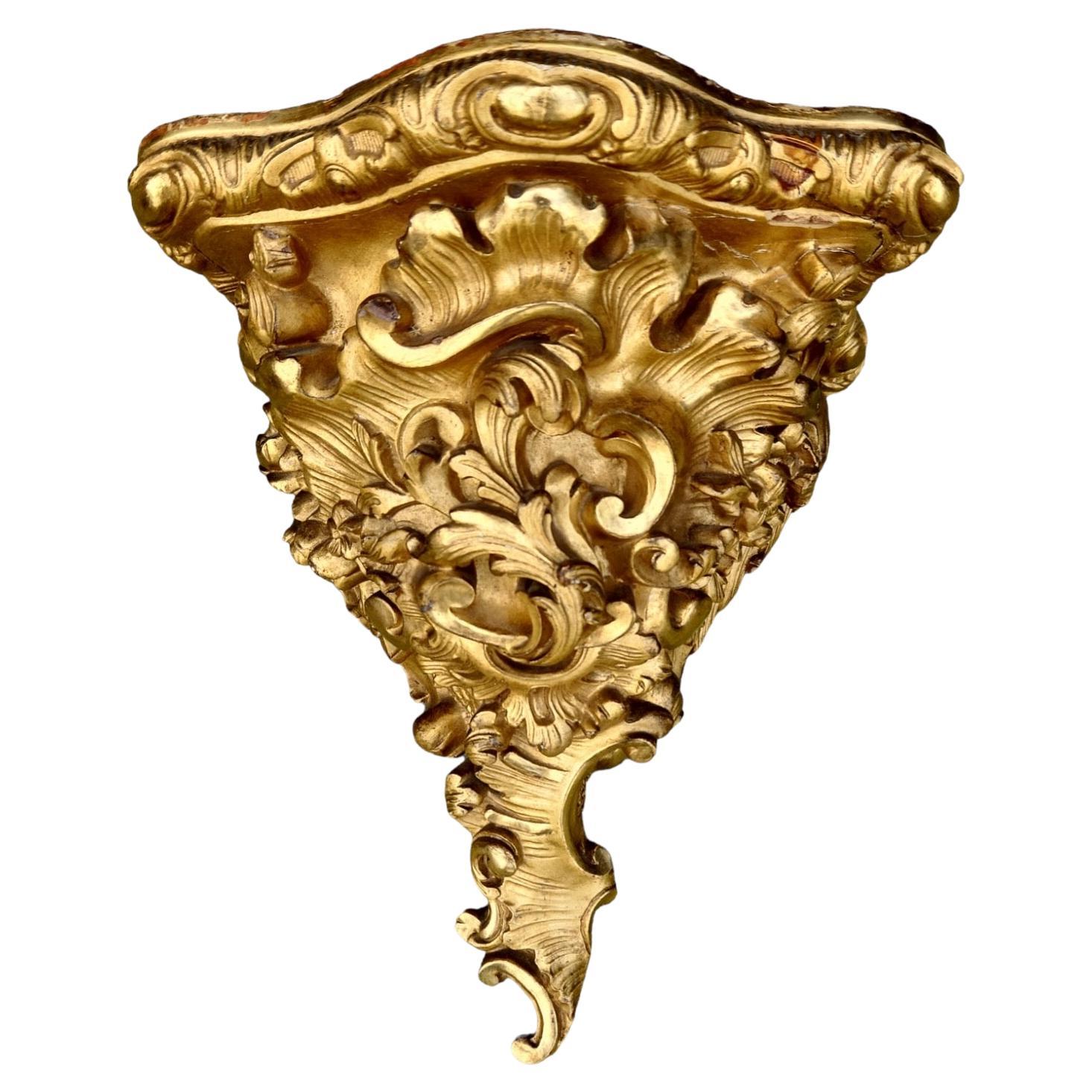 19th Century Italian Giltwood and Gesso Wall Bracket For Sale