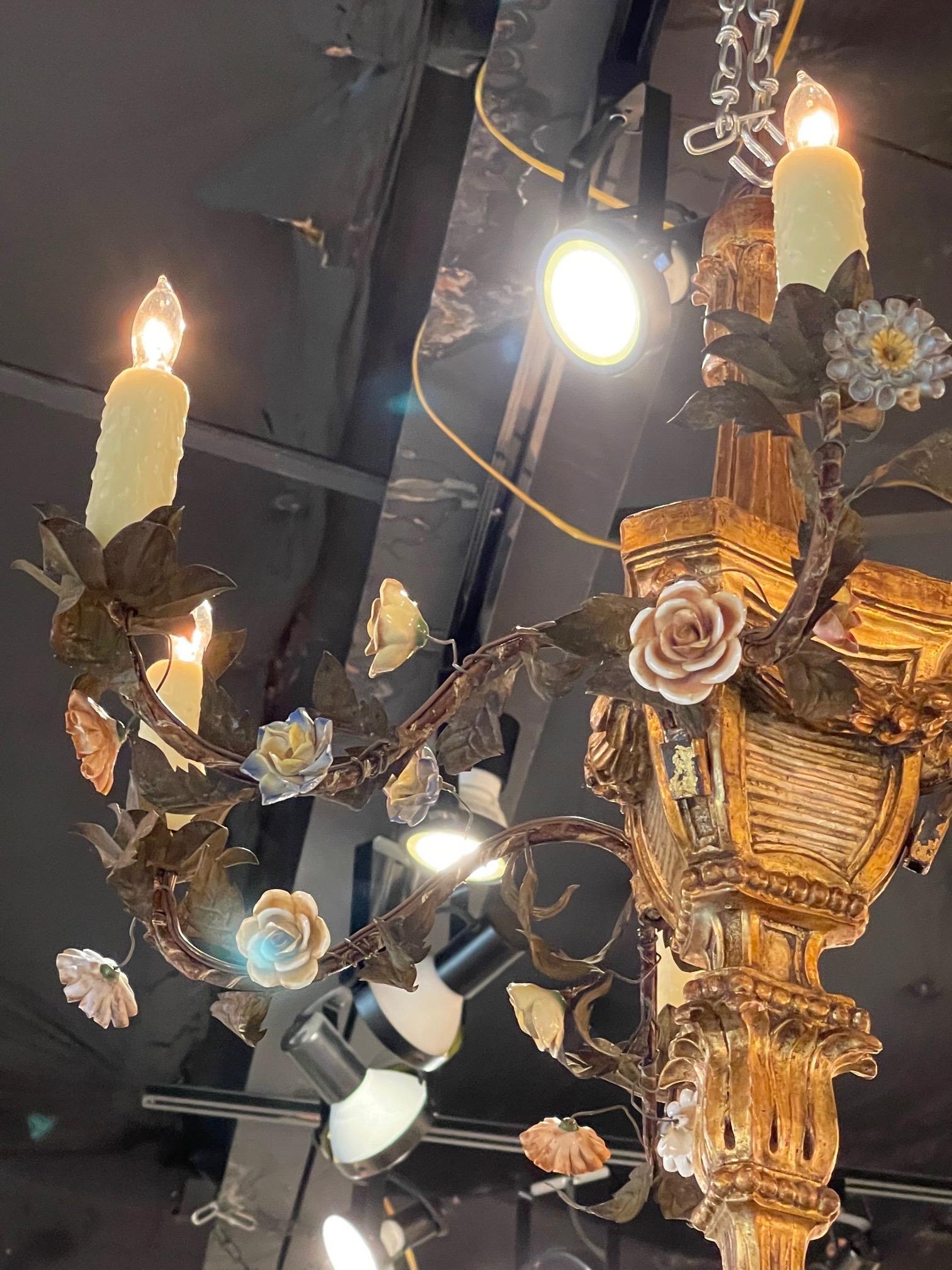 19th Century Italian Giltwood and Iron Chandelier with Porcelain Flowers In Good Condition In Dallas, TX