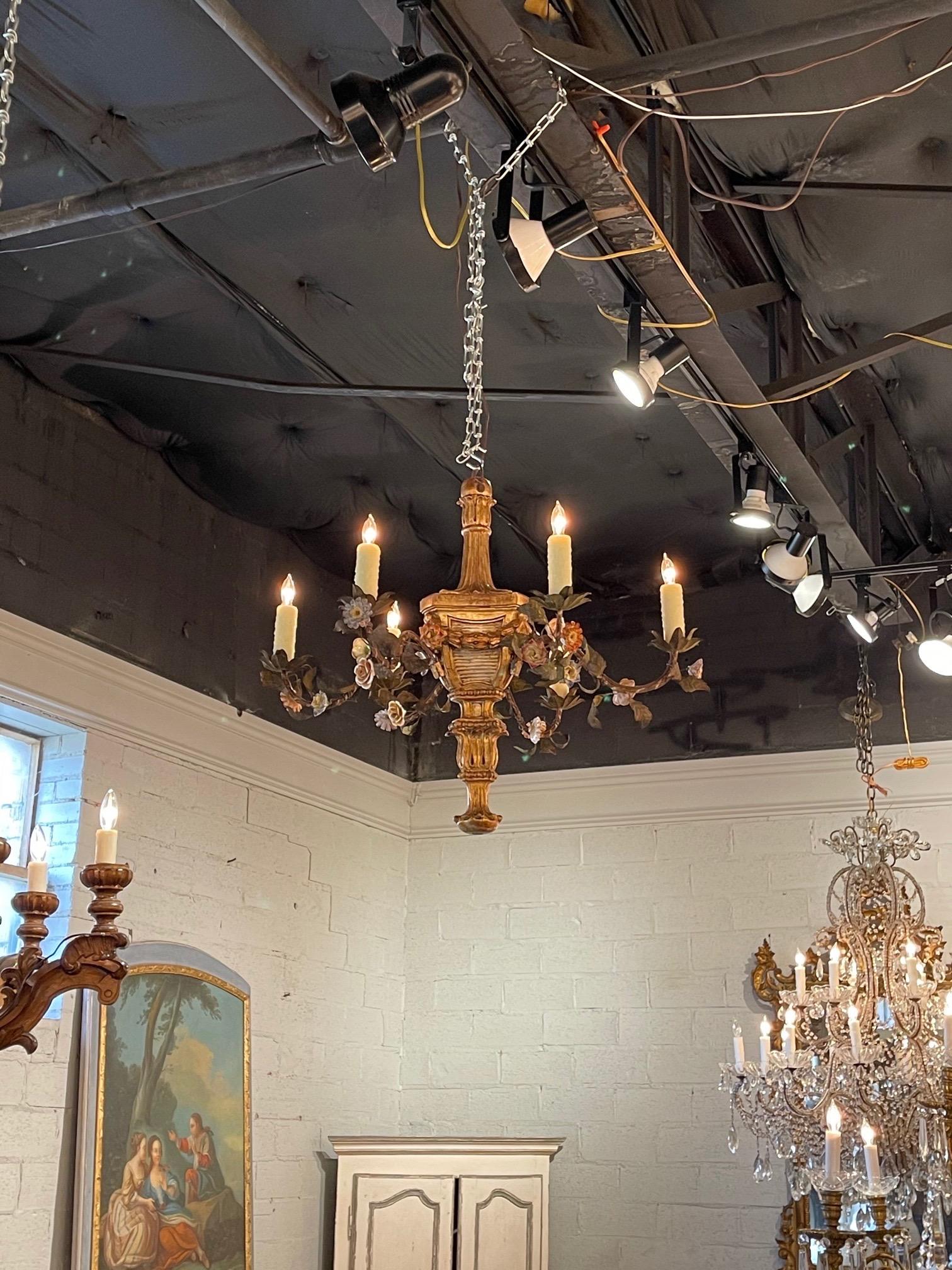 19th Century Italian Giltwood and Iron Chandelier with Porcelain Flowers 2