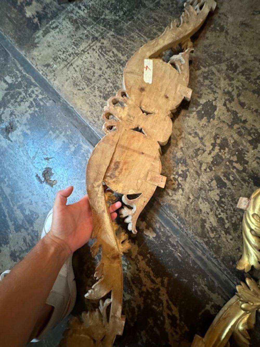 Italienische Giltwood-Schnitzereien des 19. (Vergoldetes Holz) im Angebot