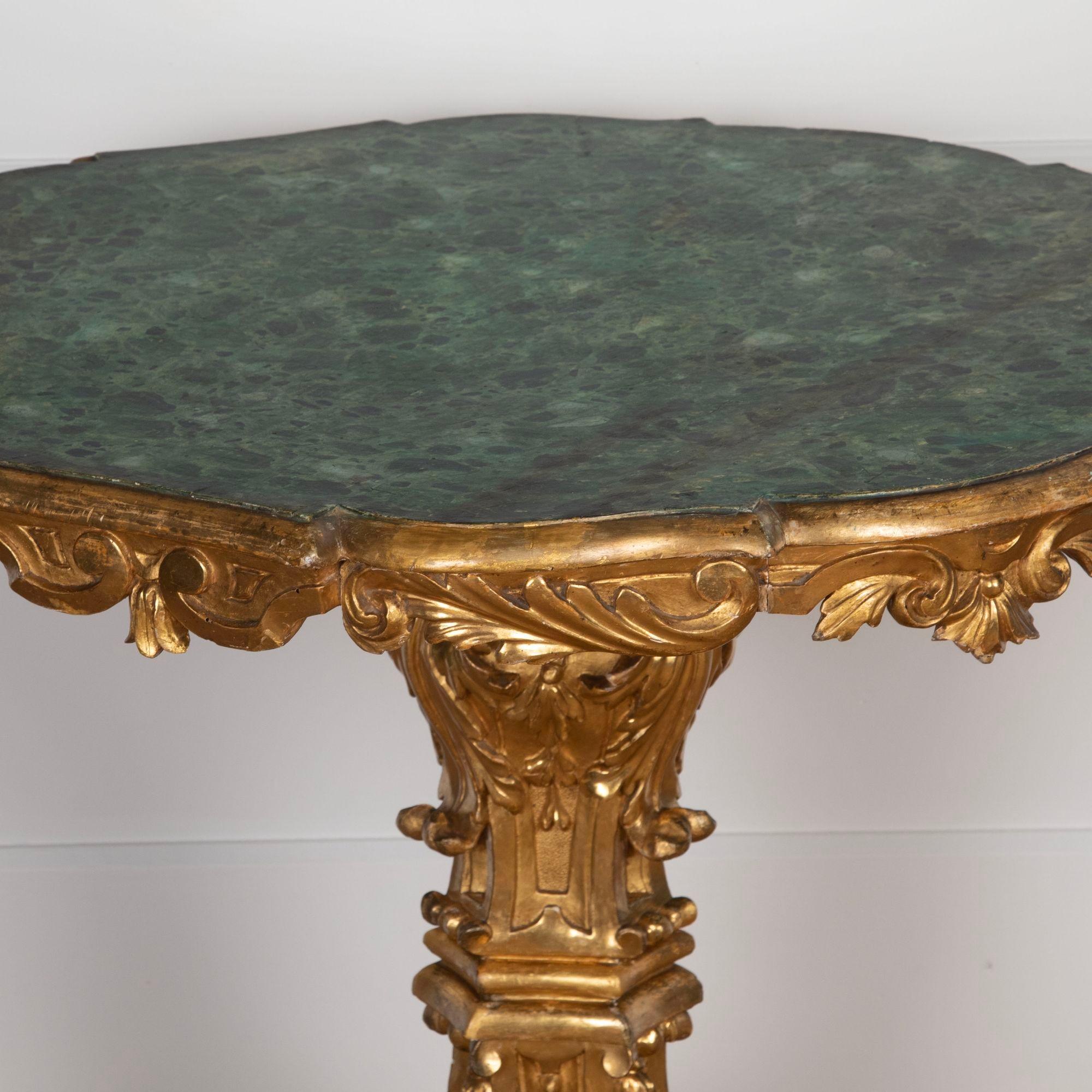 Table de centre en bois doré italien du 19e siècle Bon état - En vente à Gloucestershire, GB