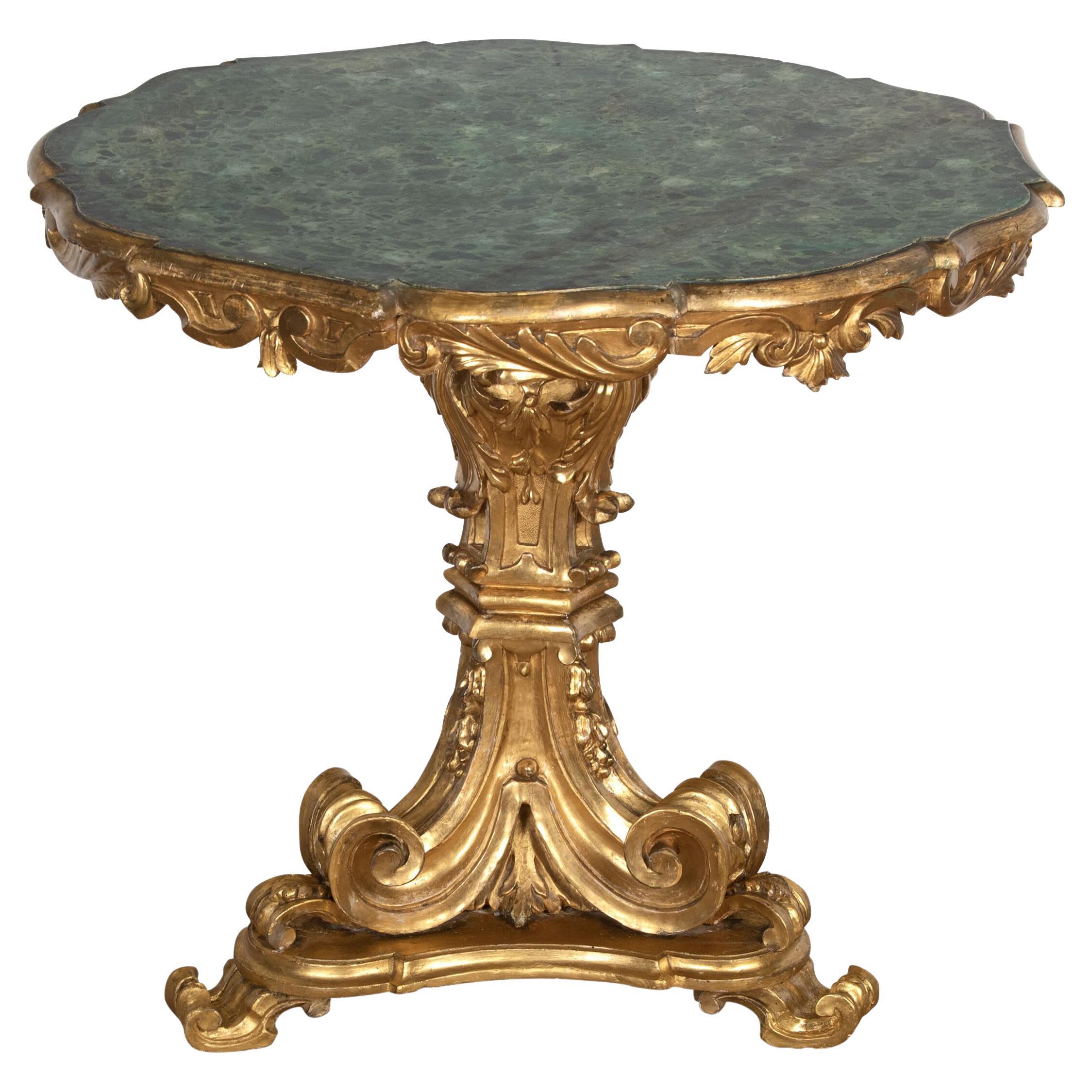 Table de centre en bois doré italien du 19e siècle