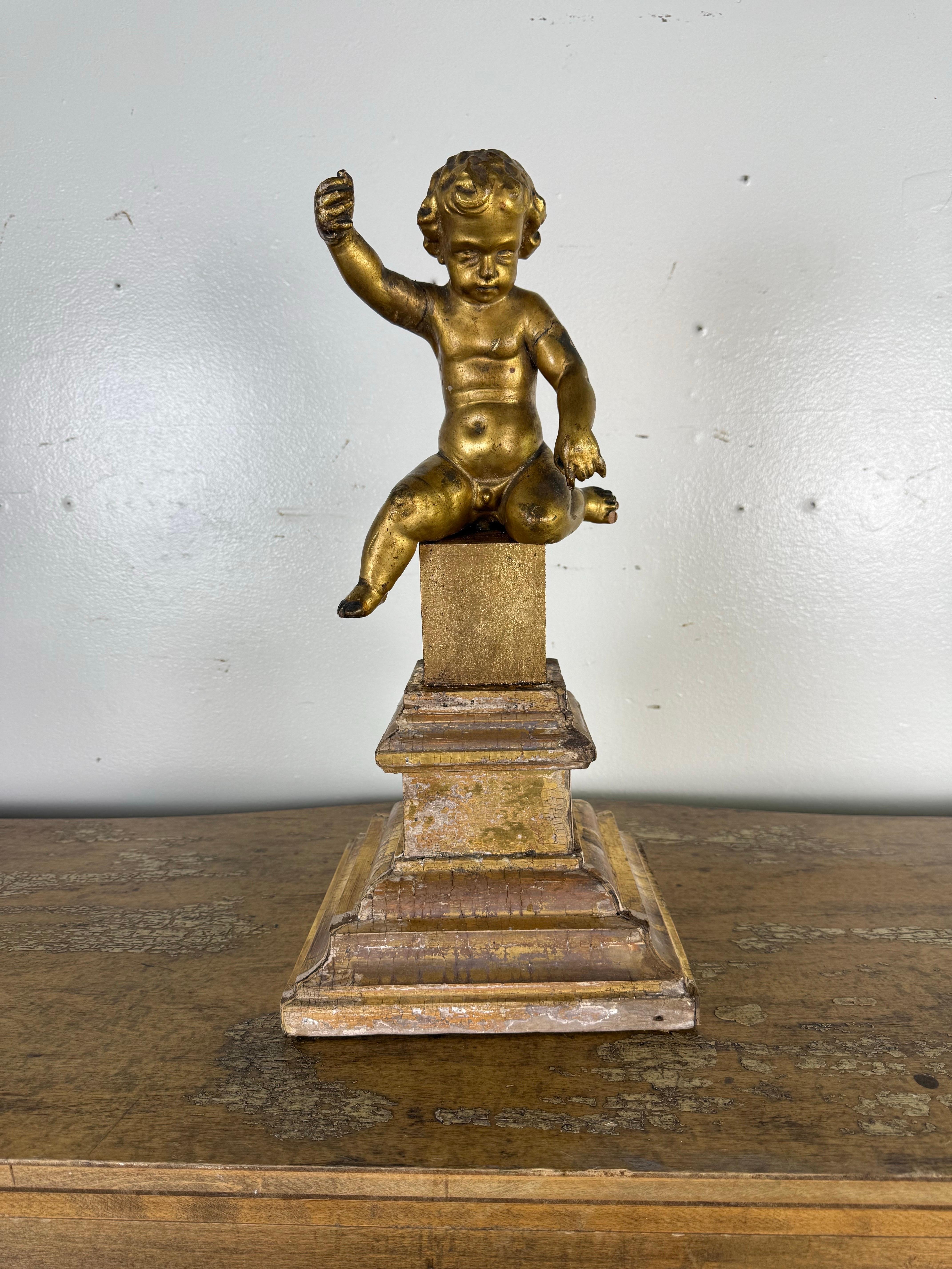 Baroque Chérubin italien du XIXe siècle en bois doré sur socle sculpté en vente