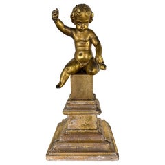 Chérubin italien du XIXe siècle en bois doré sur socle sculpté