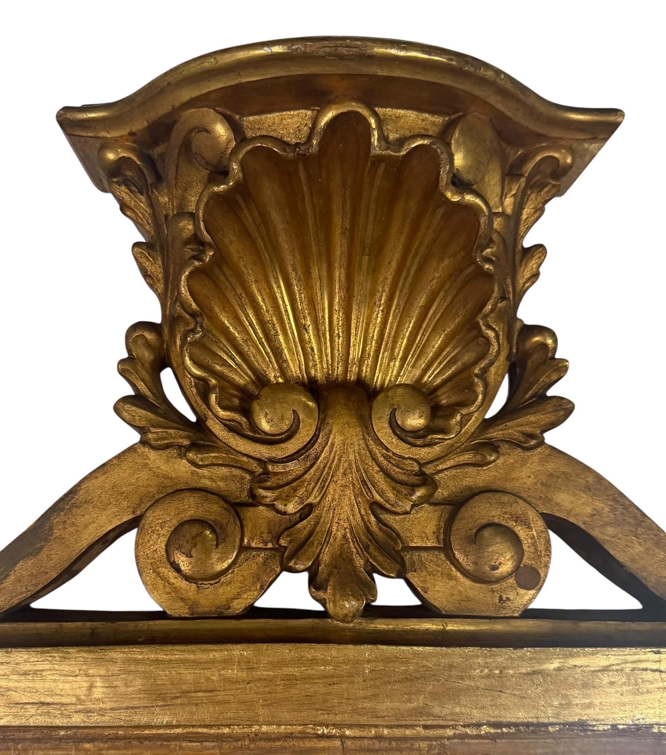 Miroir italien en bois doré du 19e siècle Abîmé - En vente à Los Angeles, CA