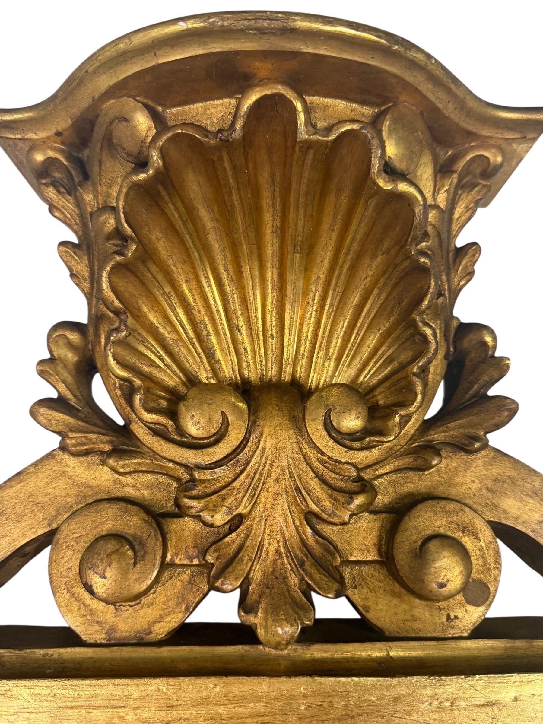 Bois doré Miroir italien en bois doré du 19e siècle en vente