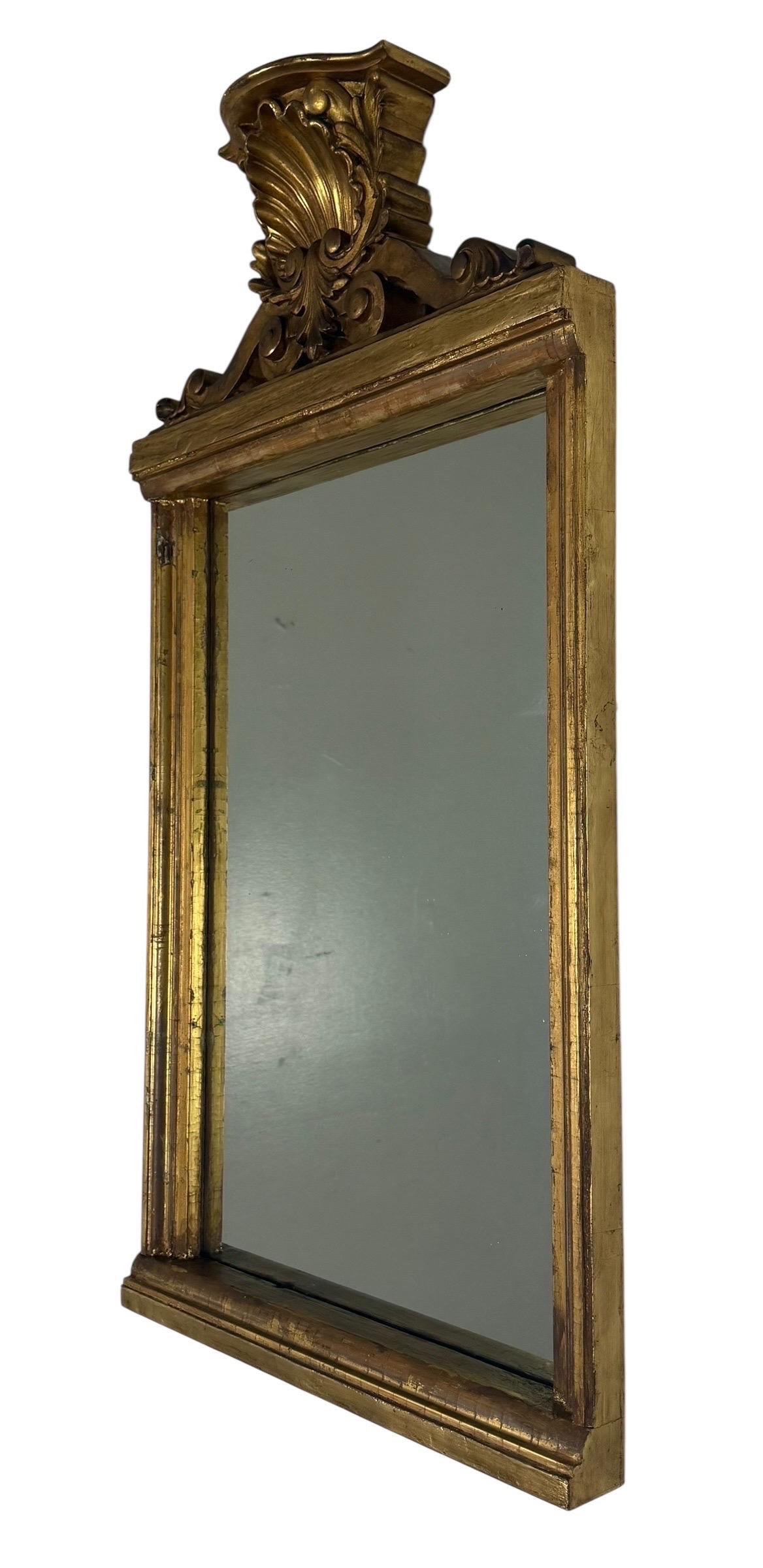 Miroir italien en bois doré du 19e siècle en vente 3