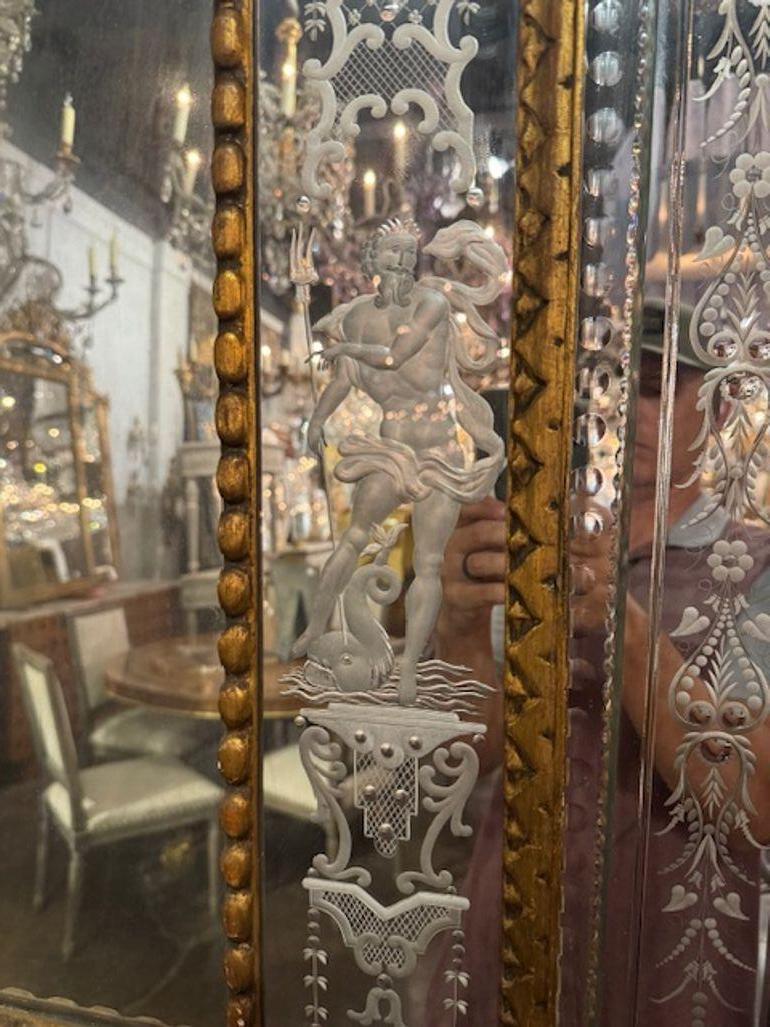 Miroir italien du 19ème siècle en bois doré avec verre vénitien gravé en vente 9