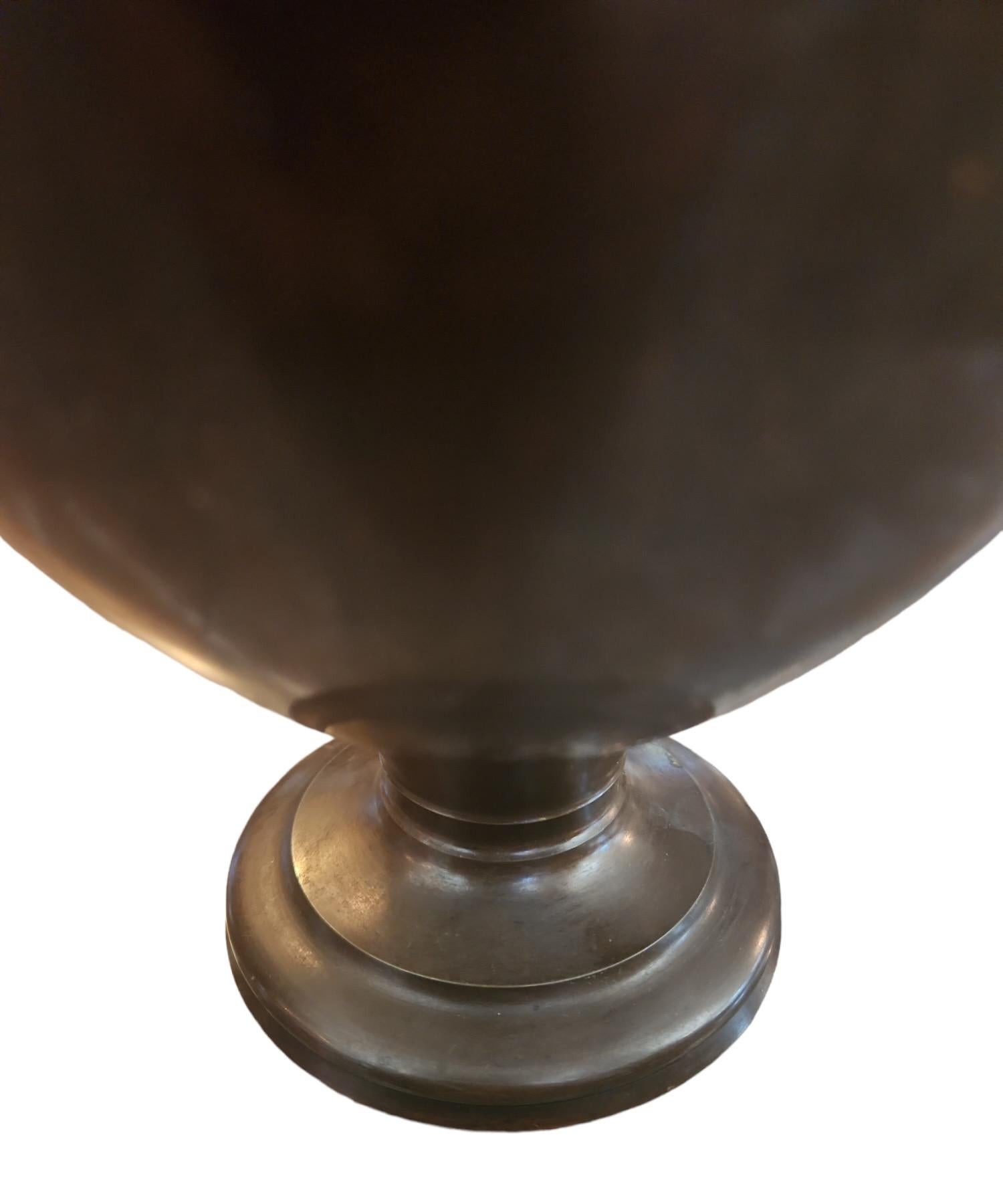 Italienische Gran Tour-Urnen aus Bronze des 19. Jahrhunderts (Neoklassisch) im Angebot