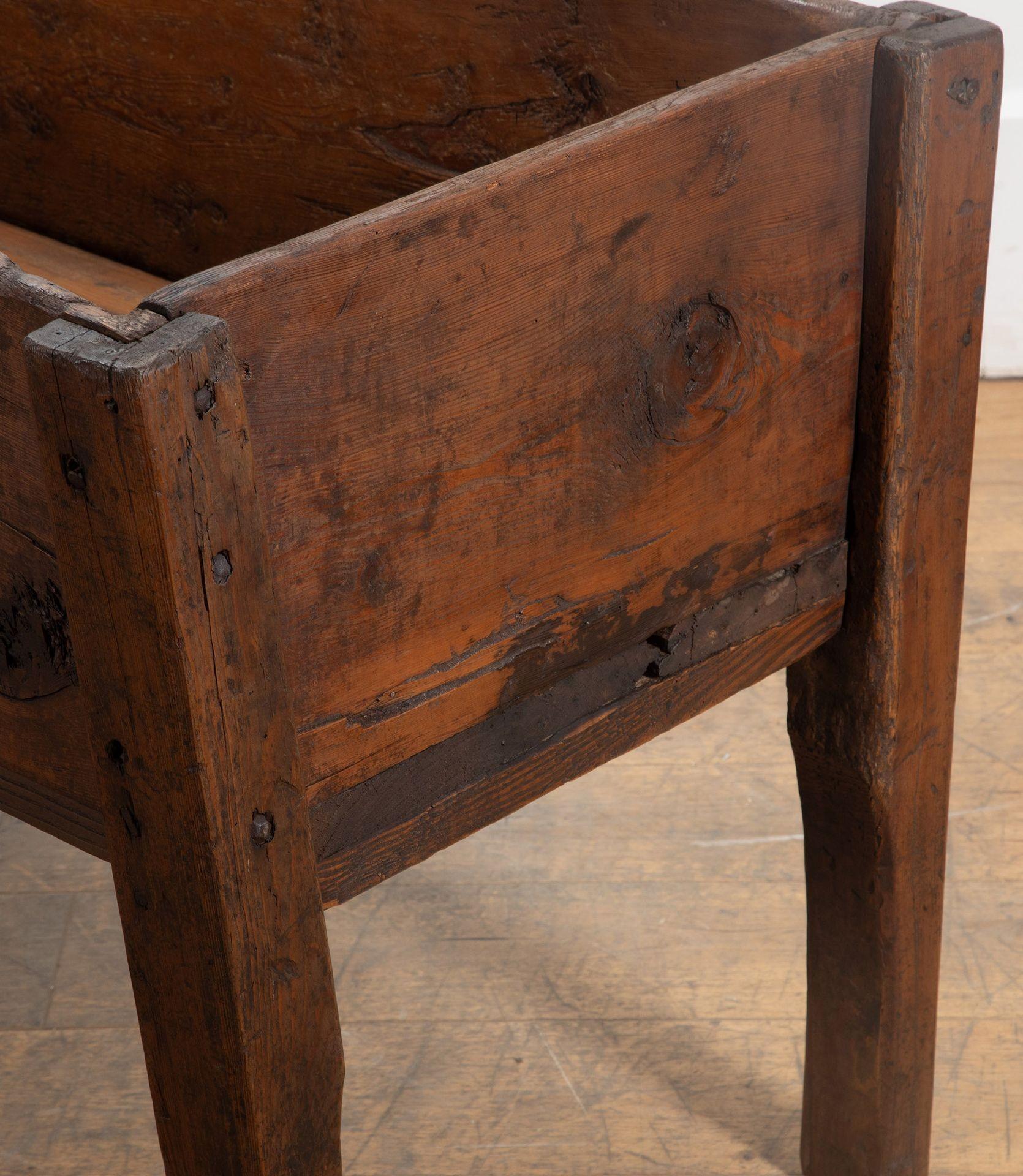 Console italienne du 19e siècle à caisson de grenier en vente 11