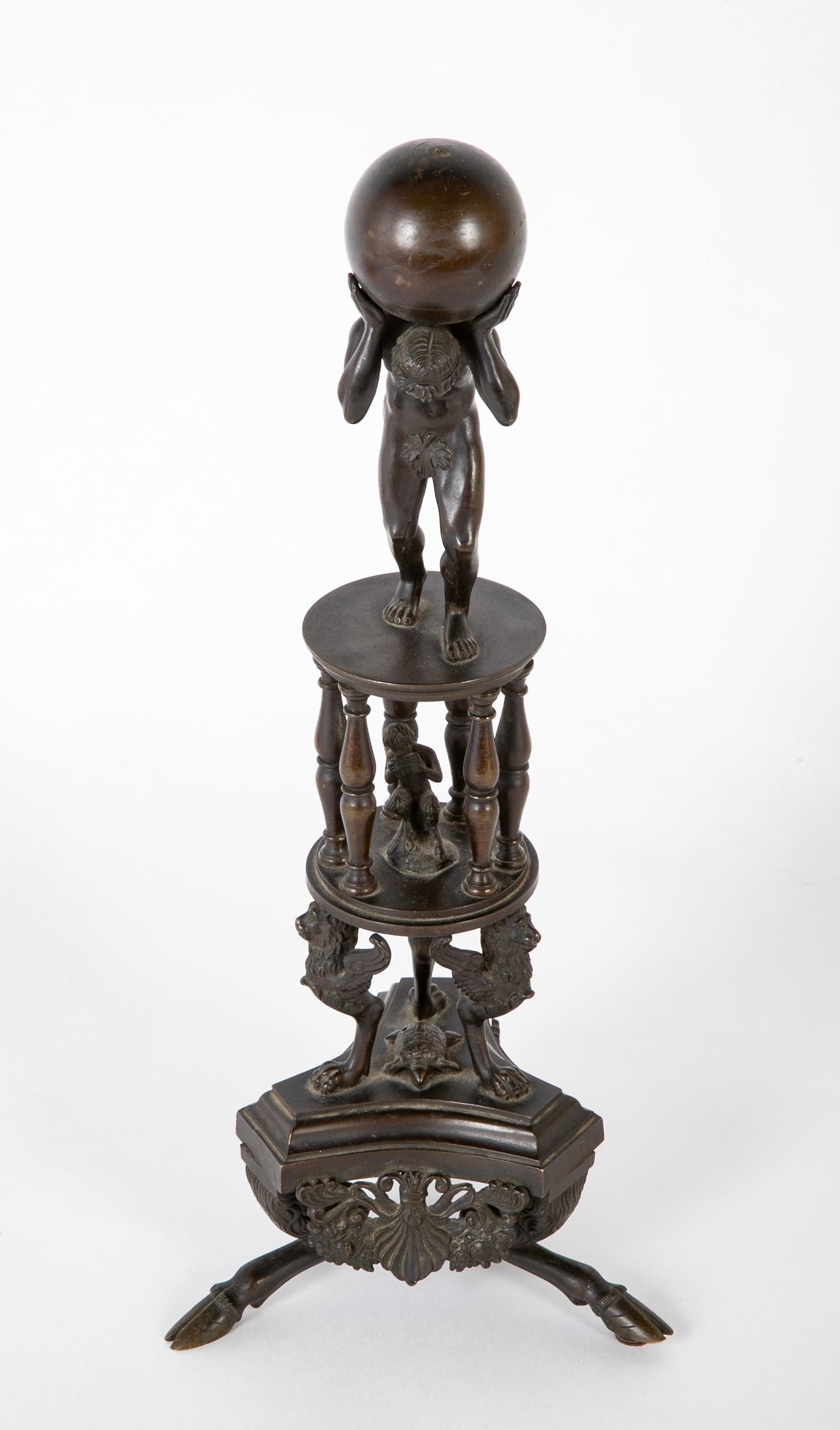 Bronze Grand Tour en bronze italien du 19e siècle représentant Atlas sur un Stand avec une tortue  en vente