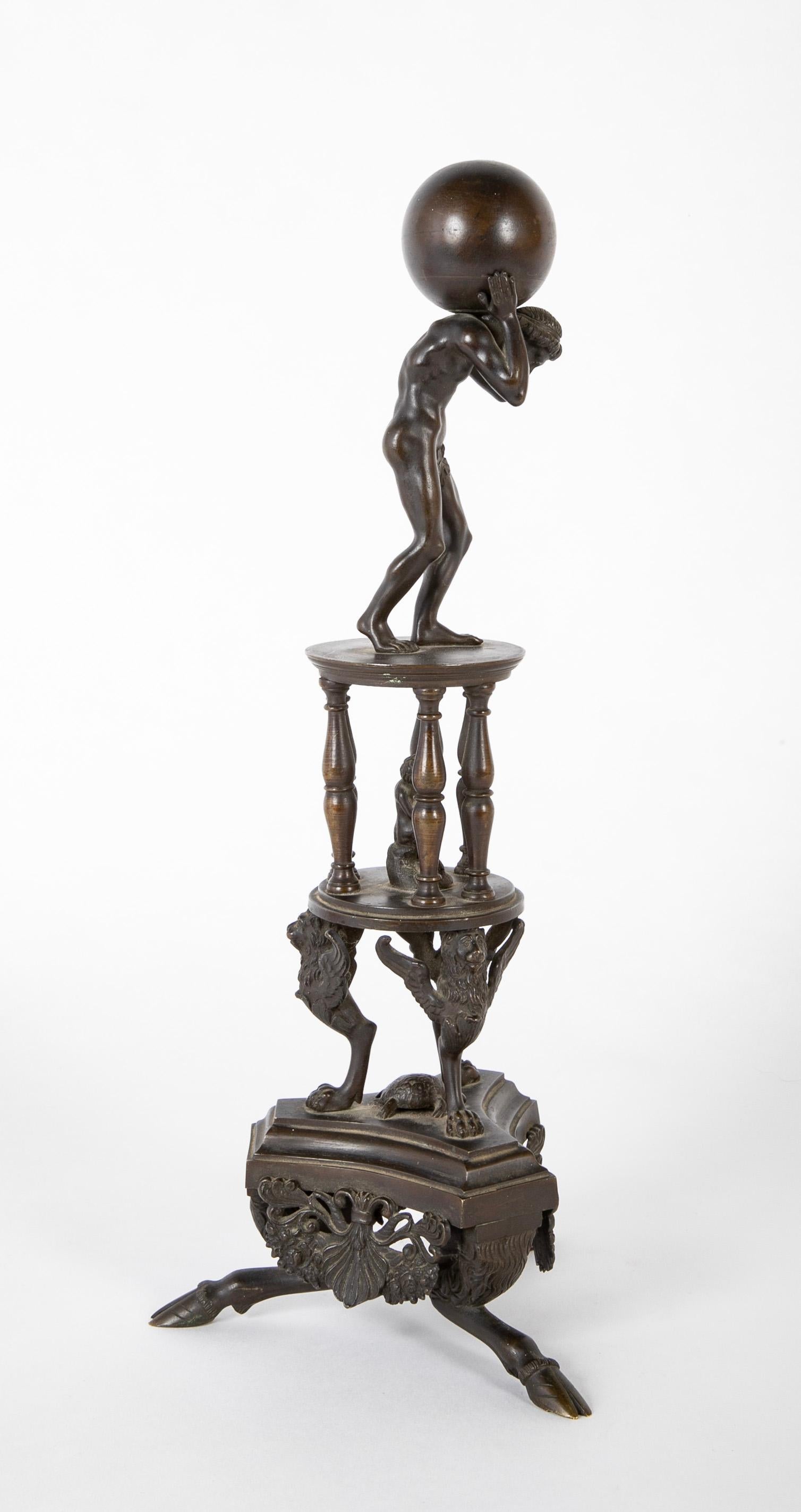 Grand Tour en bronze italien du 19e siècle représentant Atlas sur un Stand avec une tortue  en vente 3