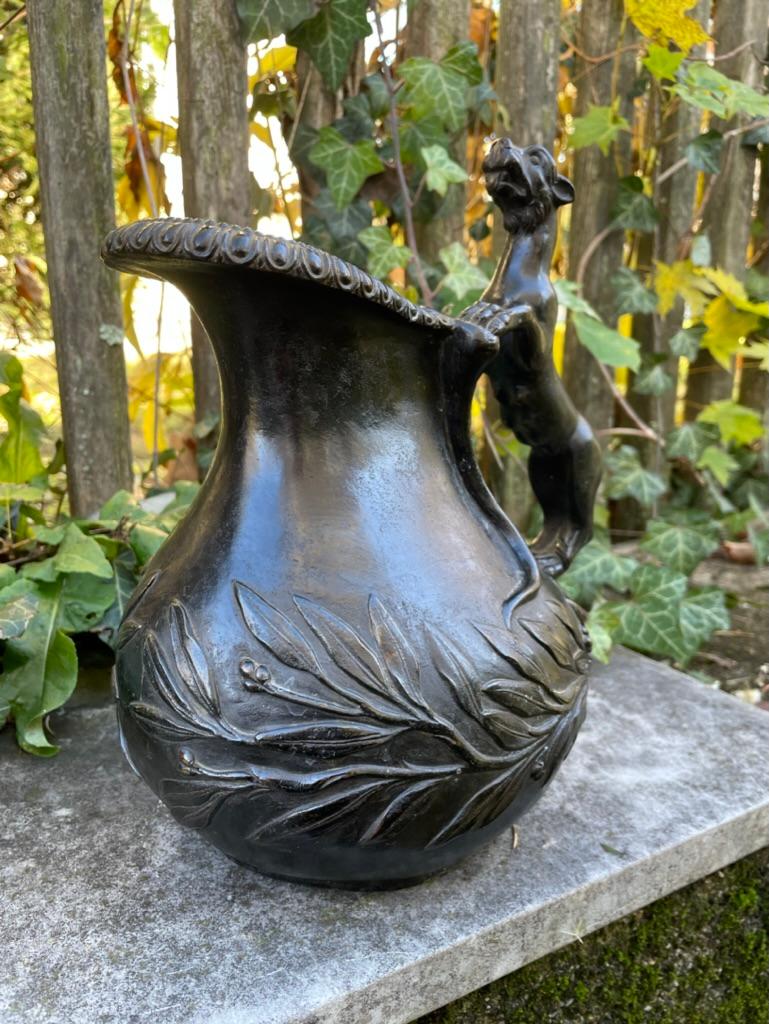 Vase à vin Grand Tour italien en bronze du 19ème siècle Askos avec poignée en forme de panthère en vente 14