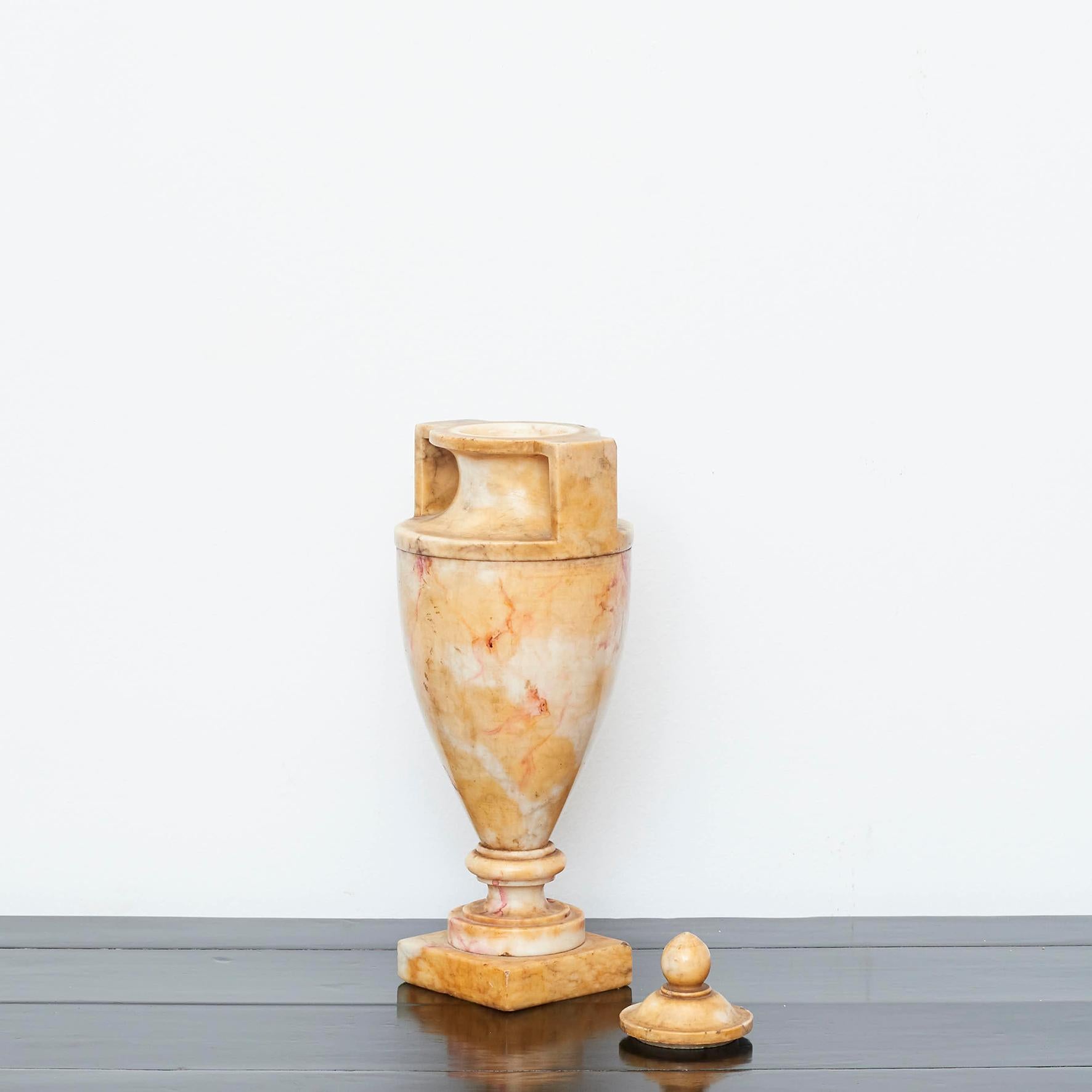 19th Century Italian Grand Tour Carved Alabaster Urn Vase In Good Condition In Kastrup, DK