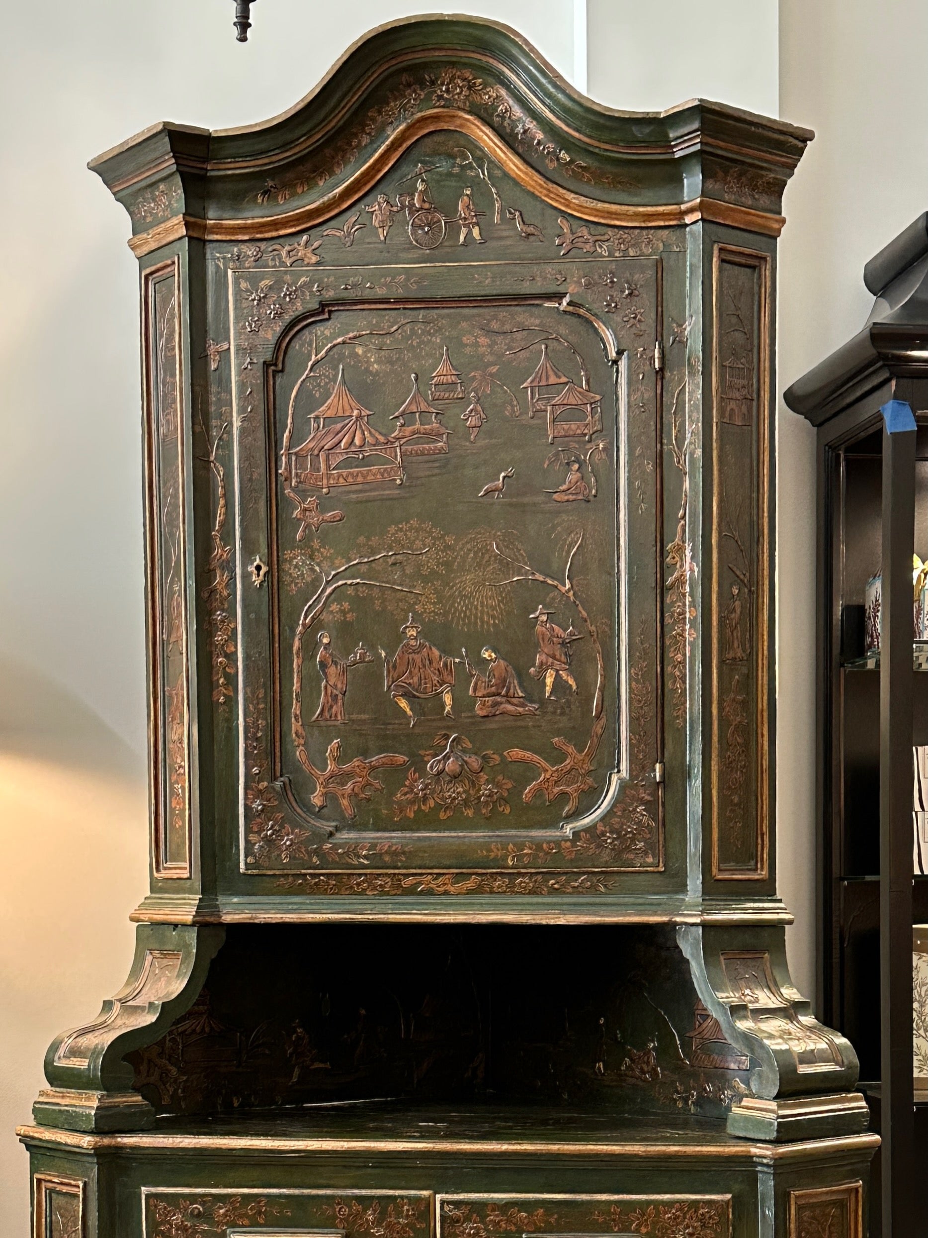 Hand-Crafted 19th Century Italian Green Chinoiserie Decorated Corner Cabinet For Sale
