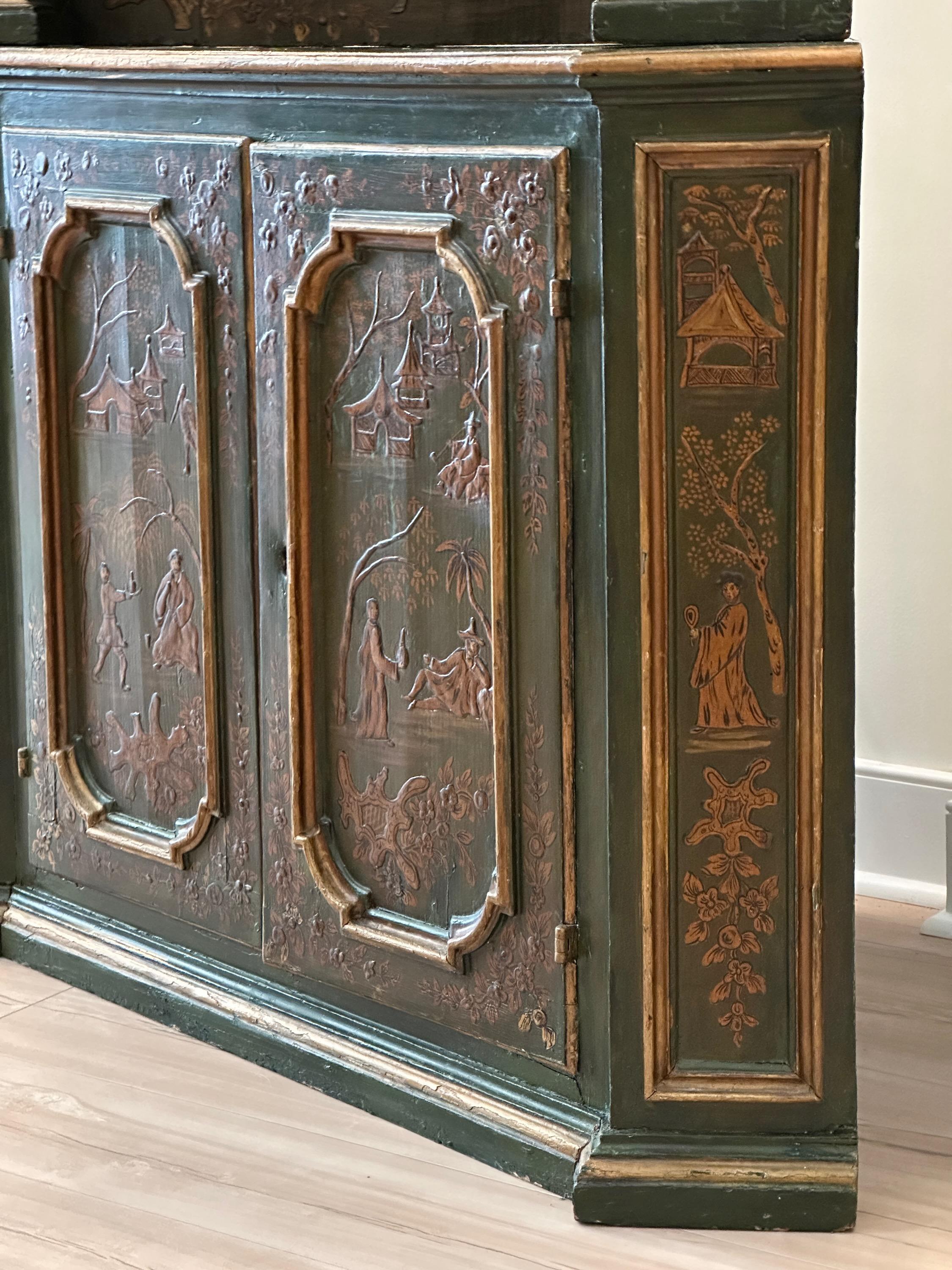 19th Century Italian Green Chinoiserie Decorated Corner Cabinet For Sale 2