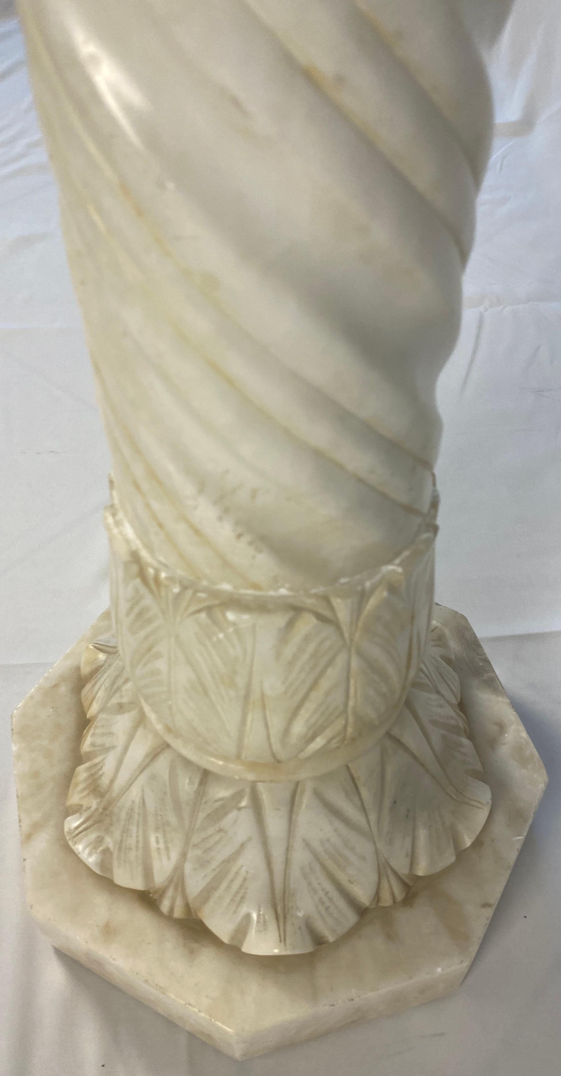 Neoclassical 19th Century Italian Hand-Carved Carrara Marble Pedestal or Decorative Stand For Sale