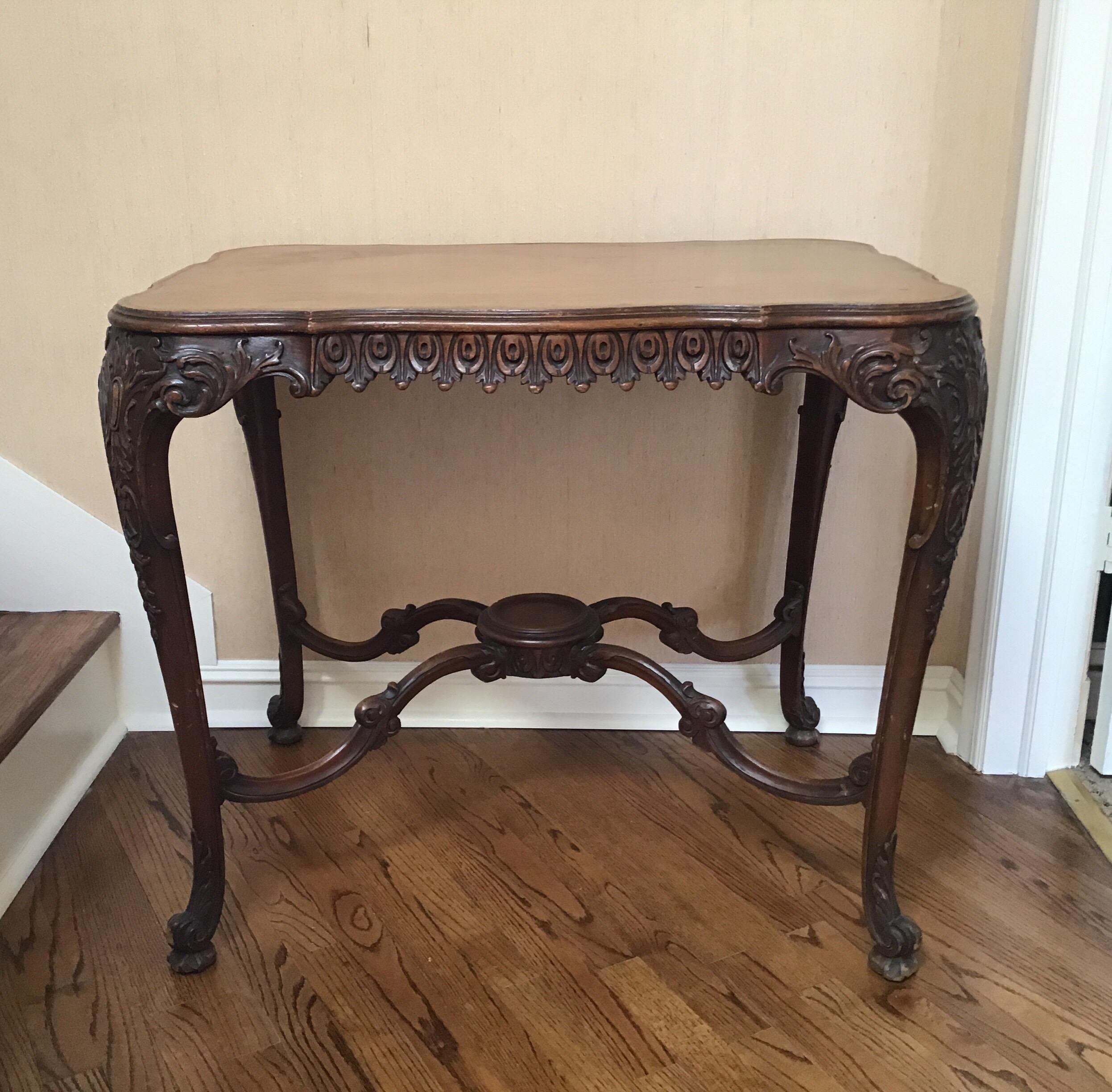 Irish 19th Century  Hand Carved Walnut Center Table In Good Condition For Sale In Douglas Manor, NY