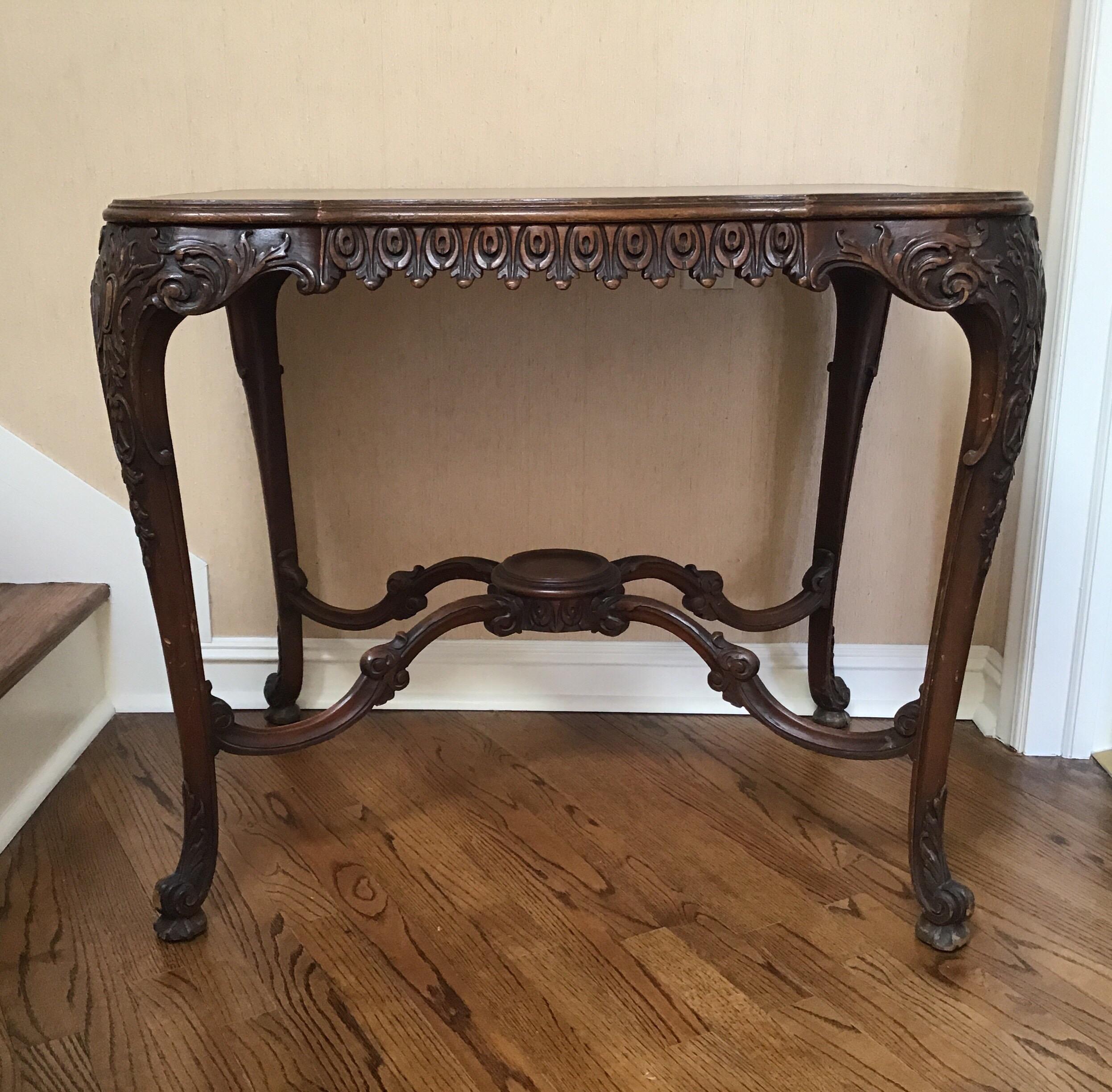 Irish 19th Century  Hand Carved Walnut Center Table For Sale 5