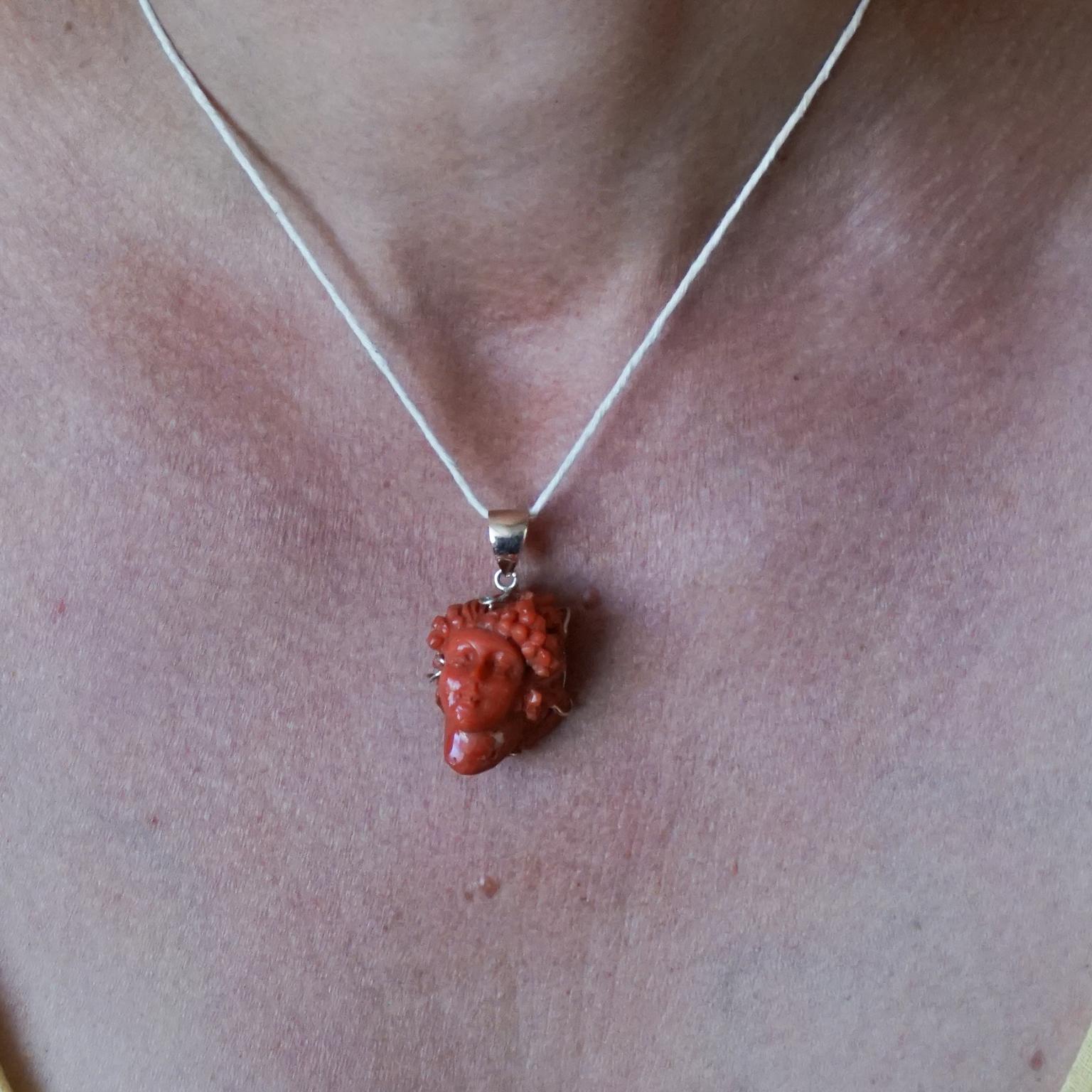 19th Century Italian hand carved coral and gold Bacchante / Bacchus pendant.
Made from 9 Kt gold and natural, untreated hand carved blood coral from Sicily.

Weighs approx. 13.4 g, of which approx. 3.5 g are of 9 kt gold.

Finely engraved by