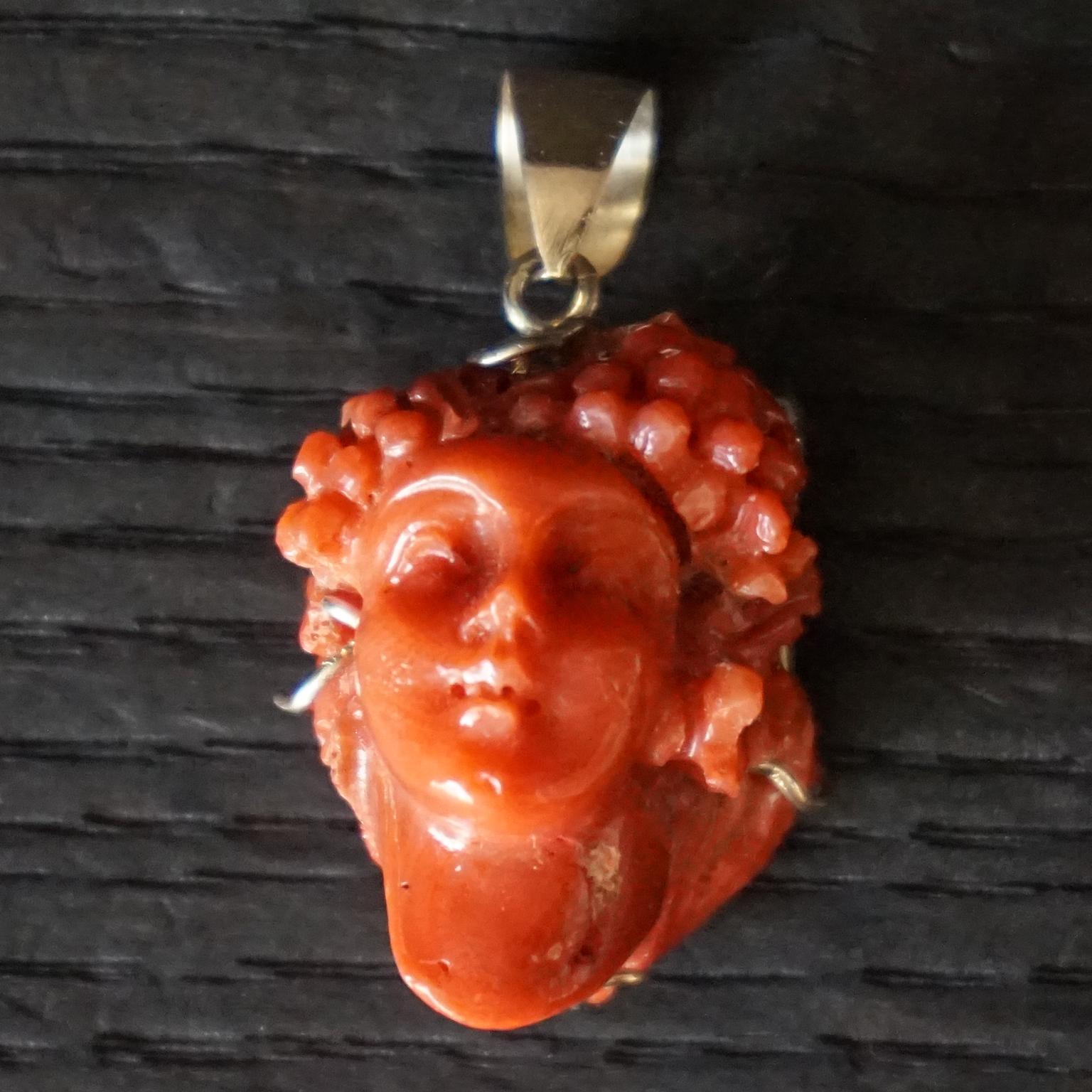 19th Century Italian Hand Carved Coral and Gold Bacchante Bacchus Cameo Pendant  In Good Condition For Sale In Haarlem, NL