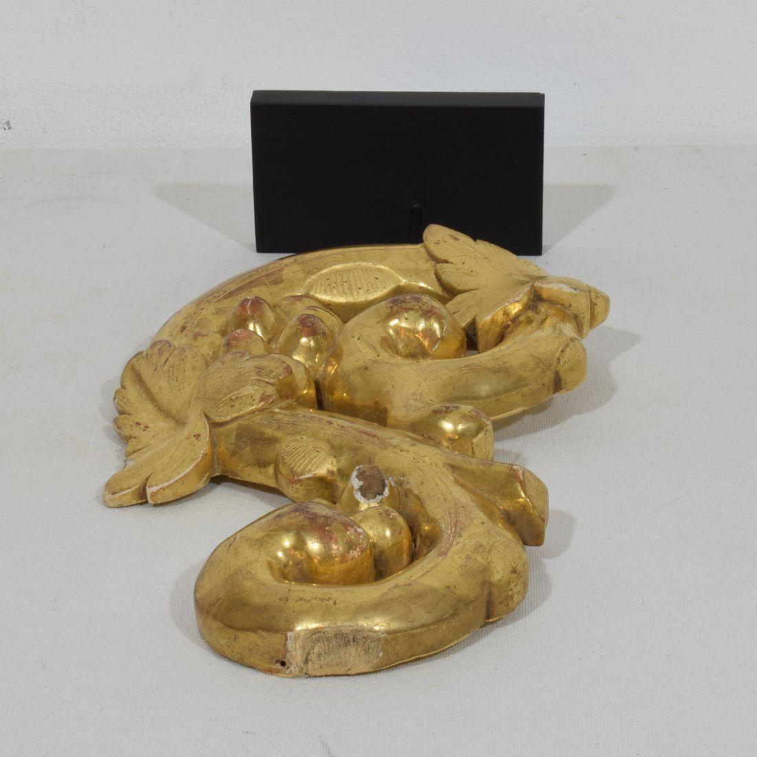 19th Century Italian Hand Carved Giltwood Baroque Style Curl Ornament For Sale 7