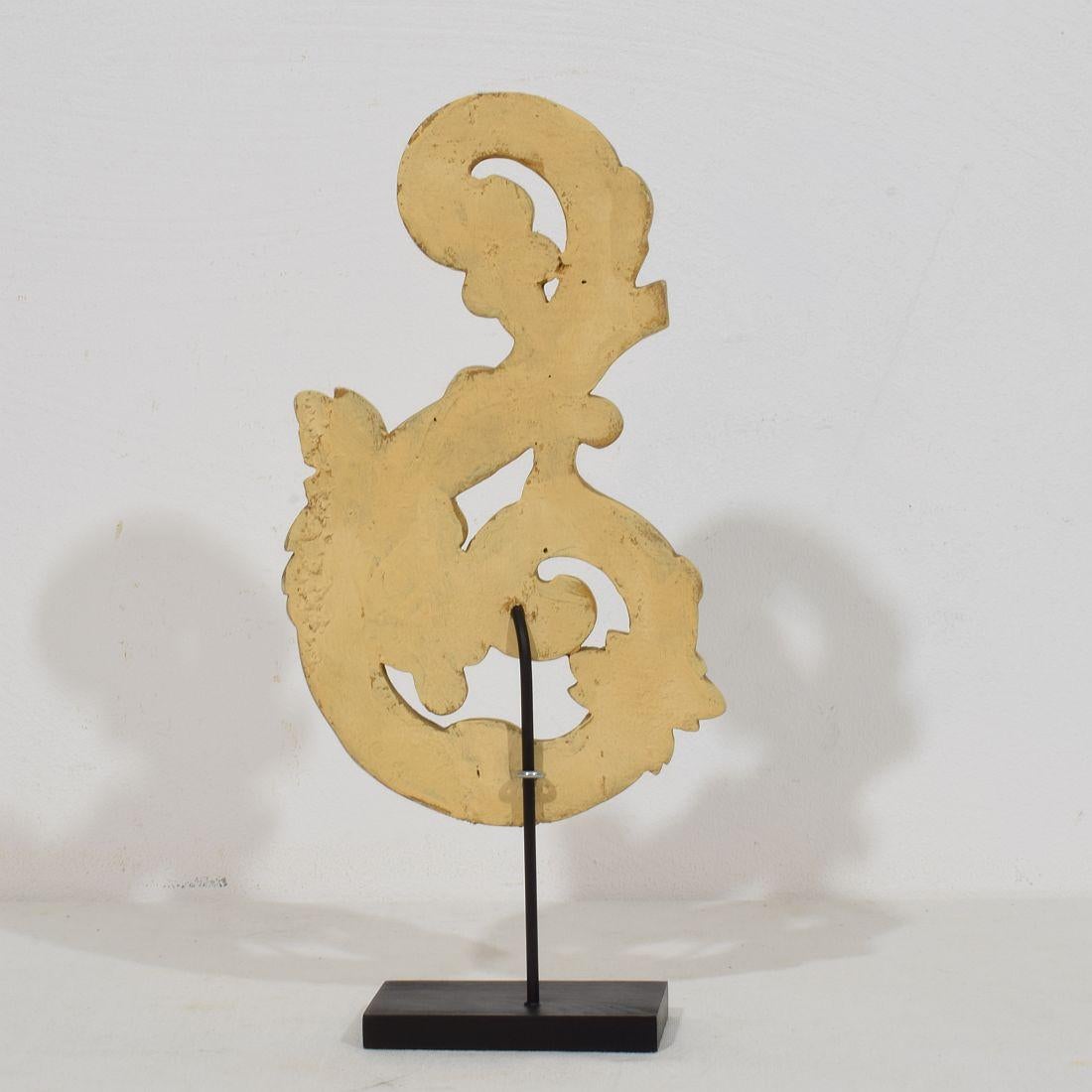 Wood 19th Century Italian Hand Carved Giltwood Baroque Style Curl Ornament For Sale