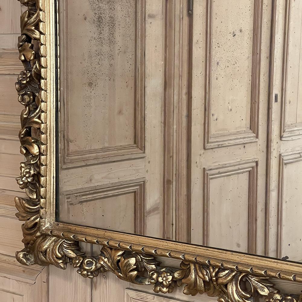 Miroir de cheminée en bois doré italien du XIXe siècle, sculpté à la main en vente 4