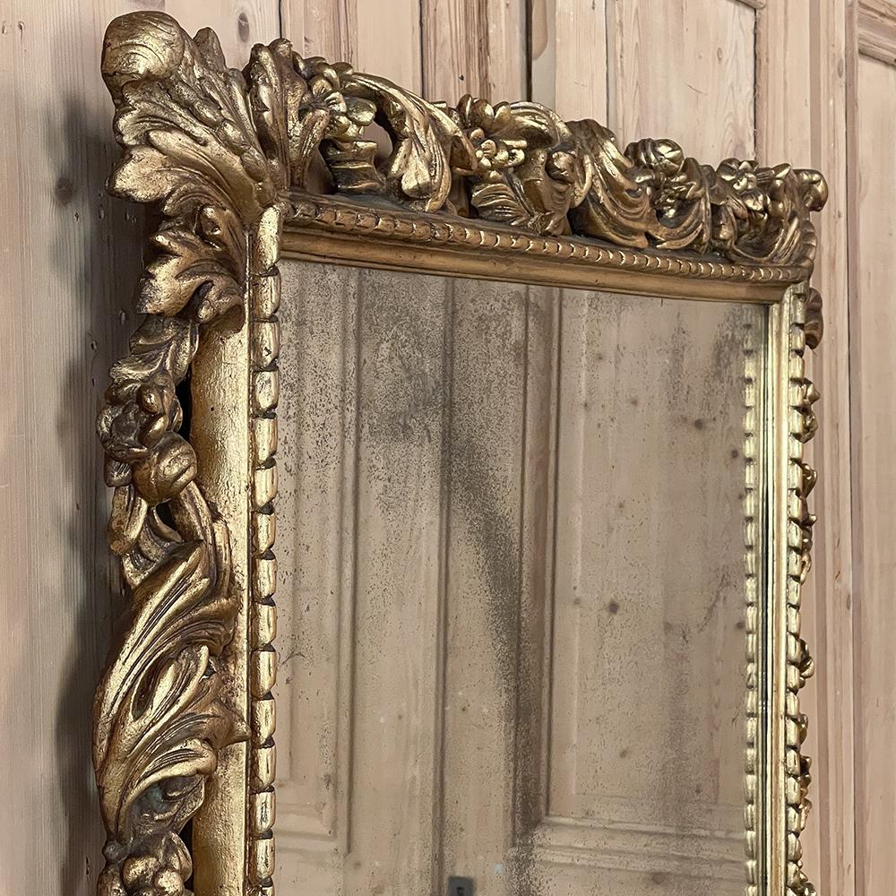 Miroir de cheminée en bois doré italien du XIXe siècle, sculpté à la main en vente 5