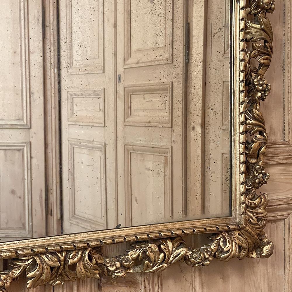 Miroir de cheminée en bois doré italien du XIXe siècle, sculpté à la main en vente 1