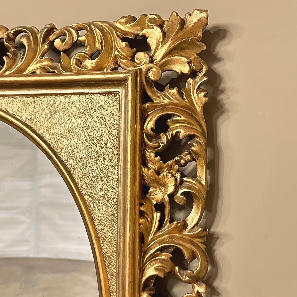 Miroir italien du 19ème siècle en bois doré sculpté à la main, vers 1890 en vente 5