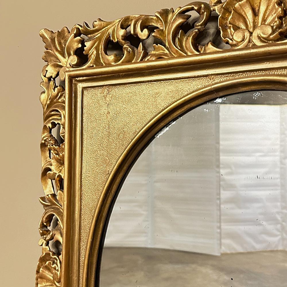 Miroir italien du 19ème siècle en bois doré sculpté à la main, vers 1890 en vente 6