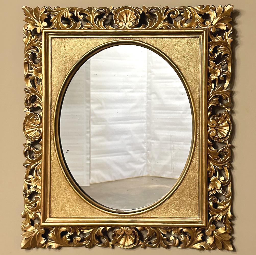 Sculpté à la main Miroir italien du 19ème siècle en bois doré sculpté à la main, vers 1890 en vente