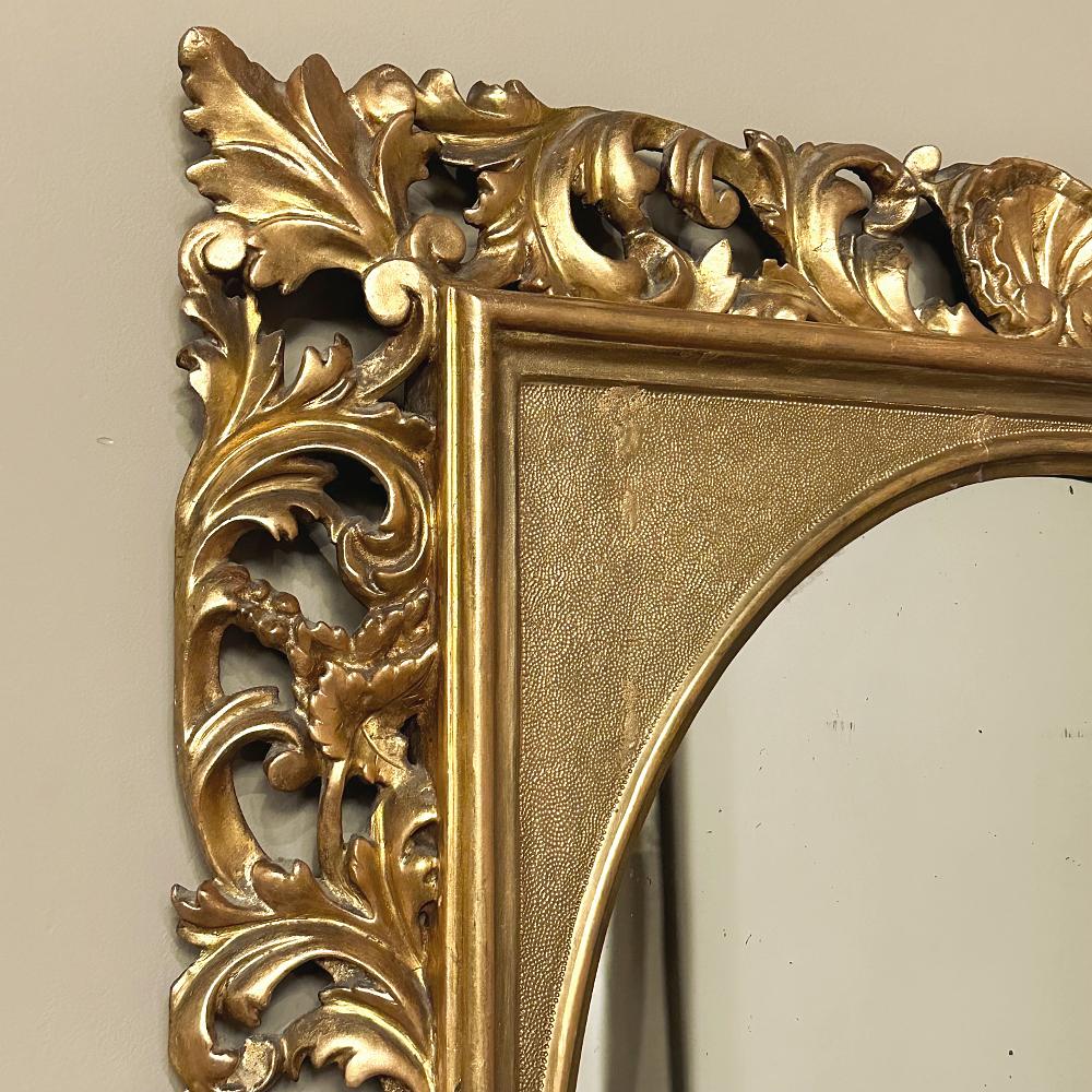 Miroir italien du 19ème siècle en bois doré sculpté à la main, vers 1890 en vente 1