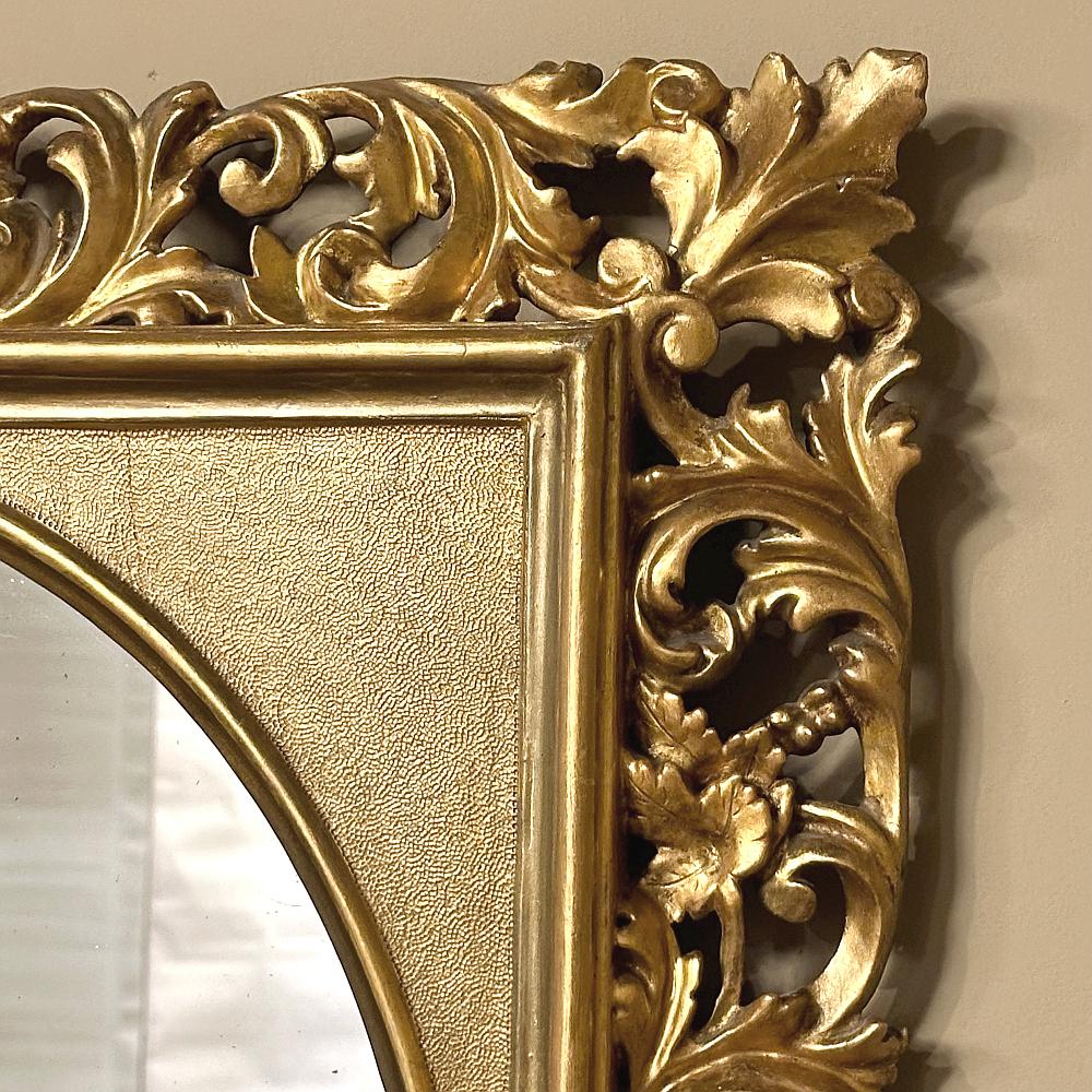 Miroir italien du 19ème siècle en bois doré sculpté à la main, vers 1890 en vente 2