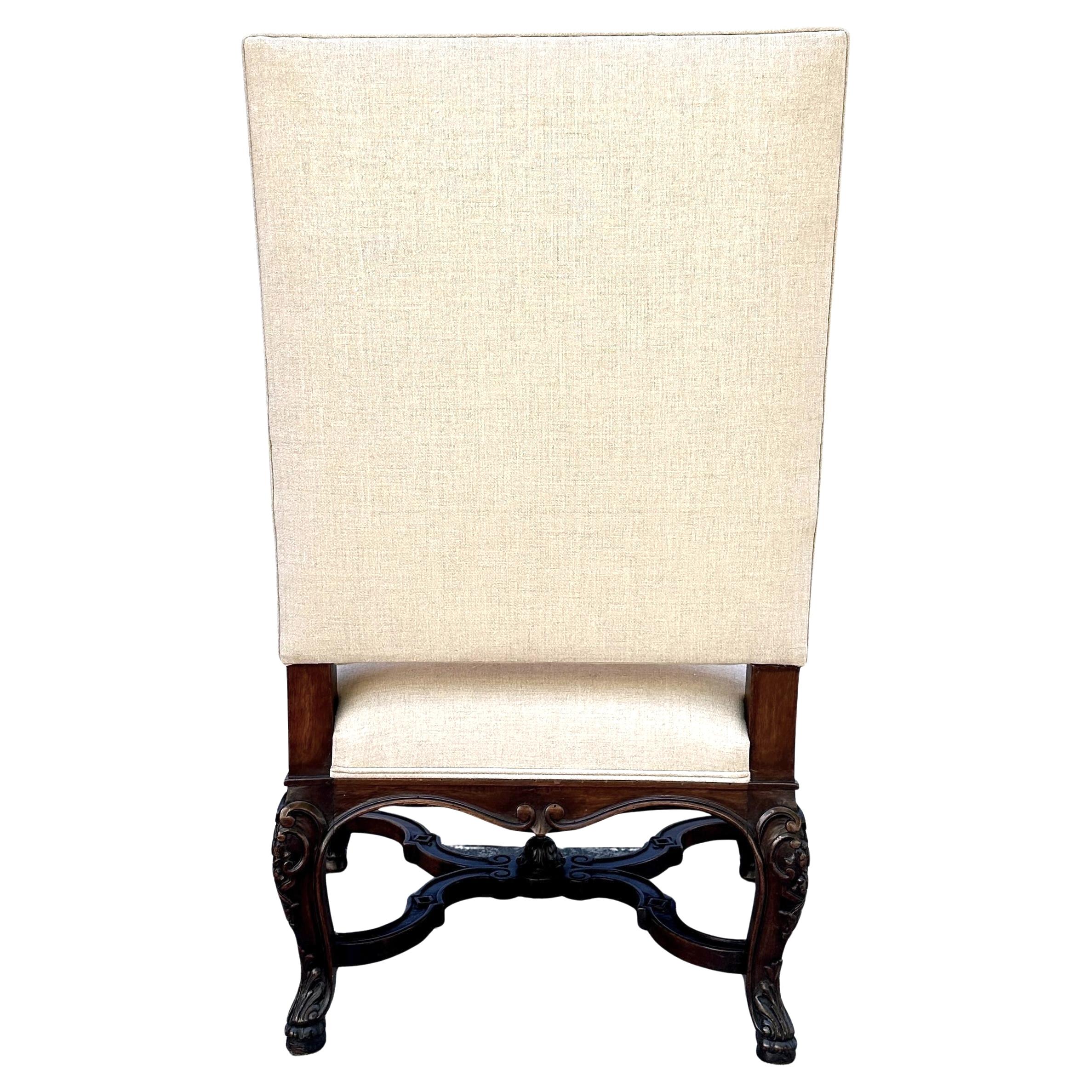 Fauteuil italien en noyer sculpté à la main du 19e siècle en vente 1