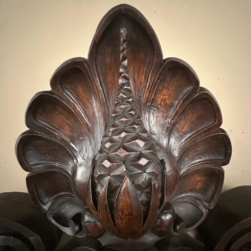 19th Century Italian Hand-Carved Walnut Decorative Crown For Sale 5