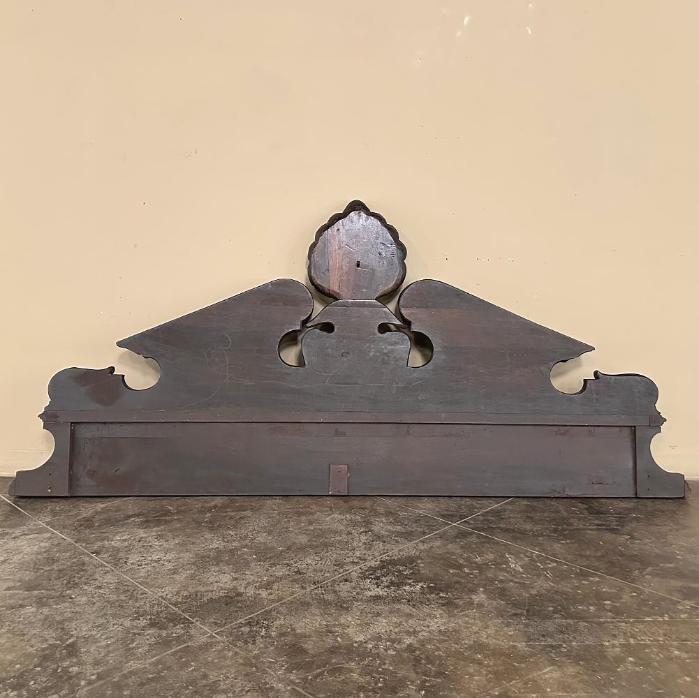 19th Century Italian Hand-Carved Walnut Decorative Crown For Sale 7