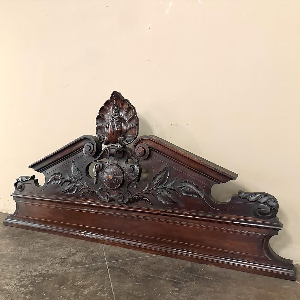 Neoclassical Revival 19th Century Italian Hand-Carved Walnut Decorative Crown For Sale