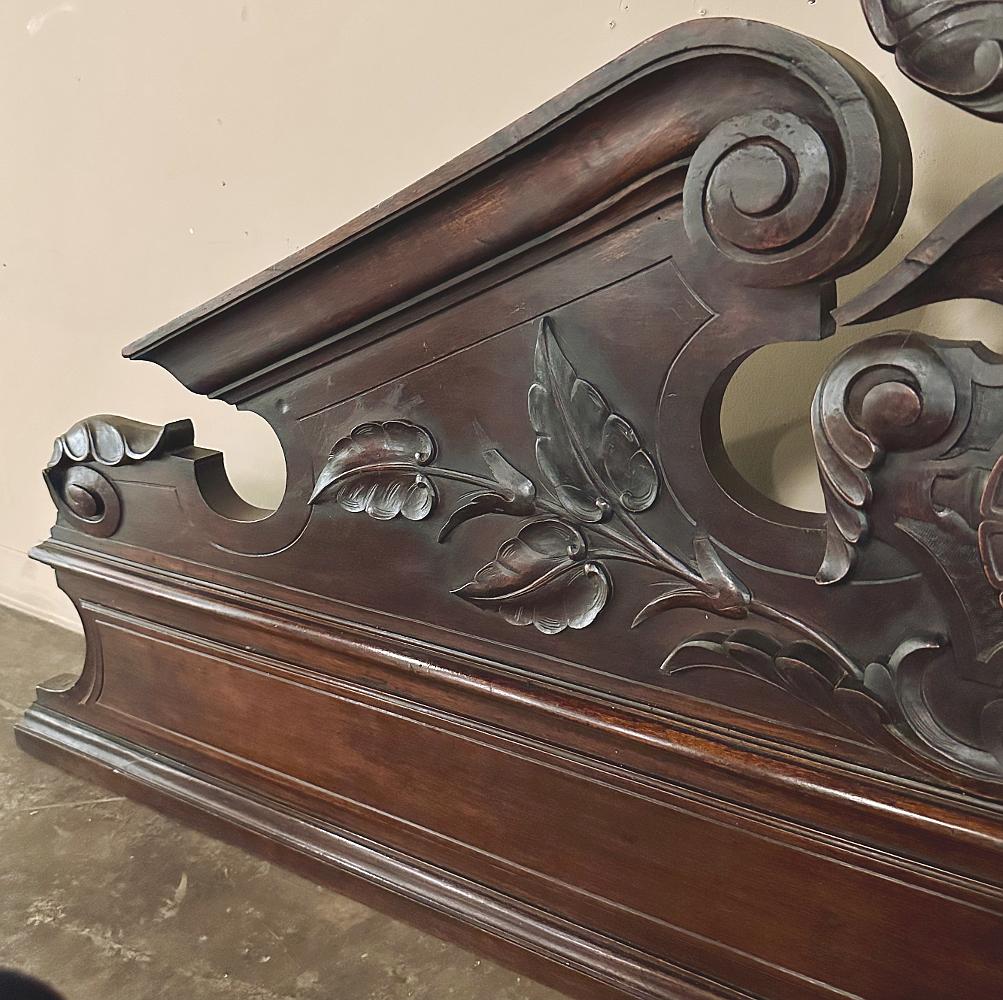 19th Century Italian Hand-Carved Walnut Decorative Crown For Sale 1