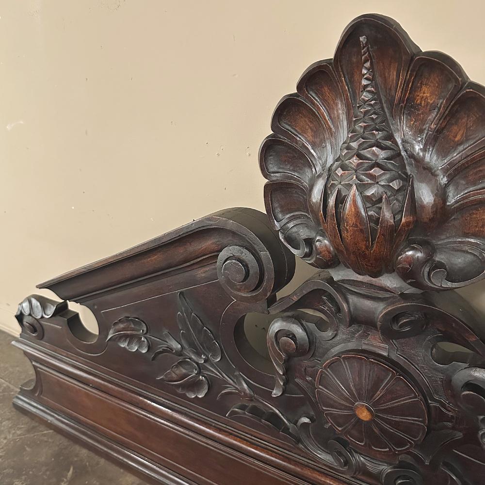 19th Century Italian Hand-Carved Walnut Decorative Crown For Sale 2