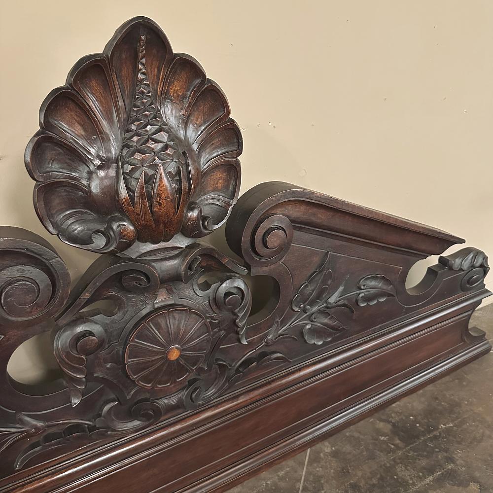 19th Century Italian Hand-Carved Walnut Decorative Crown For Sale 3