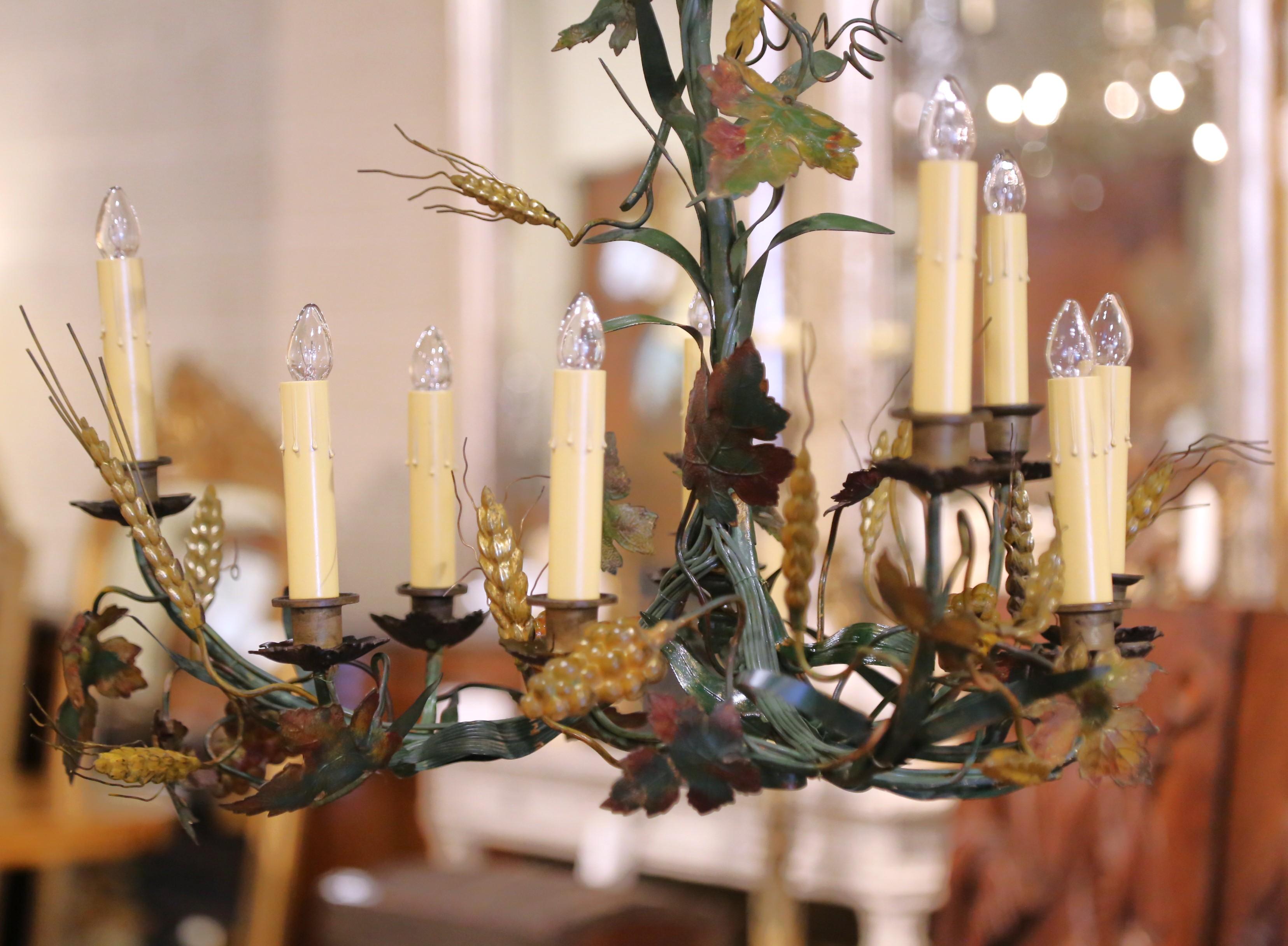Country Lustre à huit lumières en laiton peint à la main, raisin et blé, 19e siècle, Italie en vente