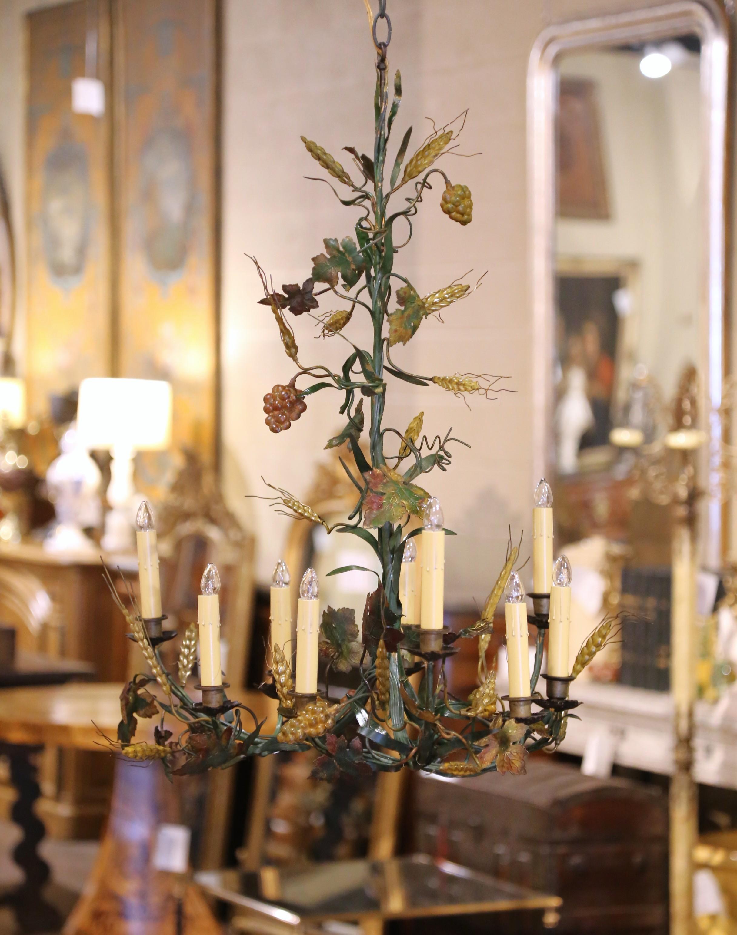 Patiné Lustre à huit lumières en laiton peint à la main, raisin et blé, 19e siècle, Italie en vente