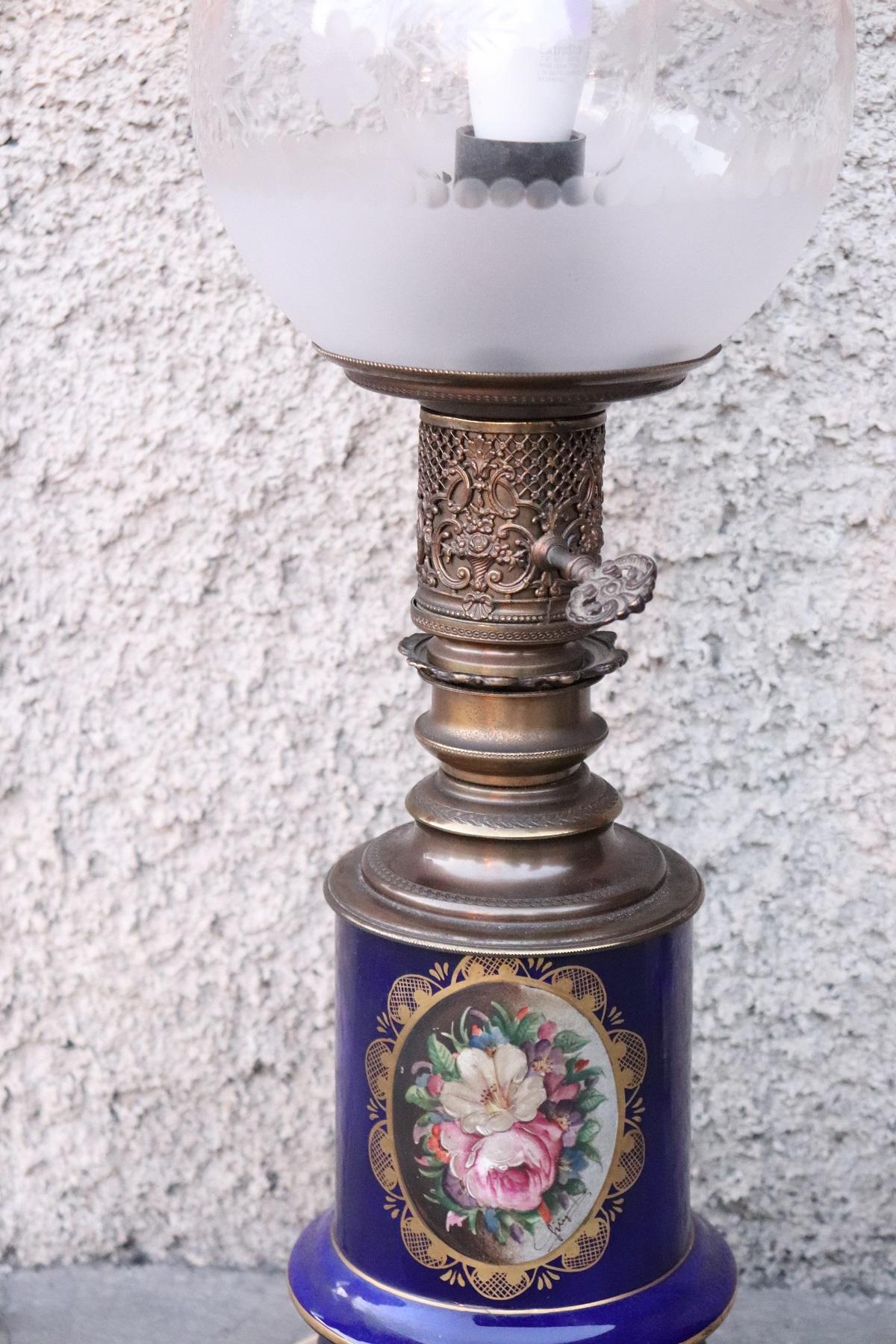 19th Century Italian Hand Painted Ceramic and Bronze Table Lamp In Excellent Condition In Casale Monferrato, IT